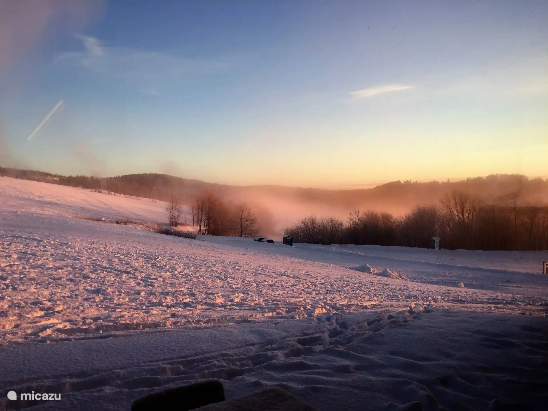 Vue panoramique depuis la véranda de la villa à Winterberg sur les collines du Sauerland.