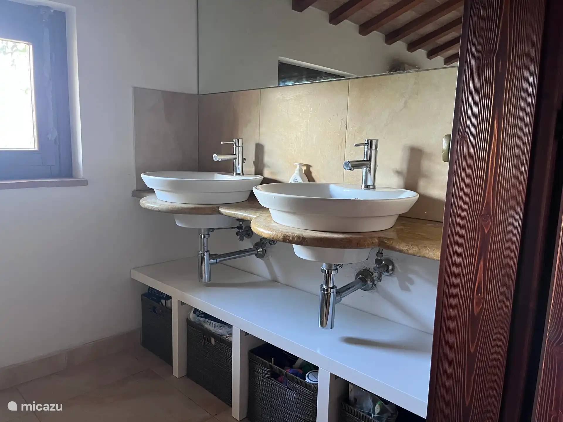 Dubbele wastafels in hoofdslaapkamer en suite
