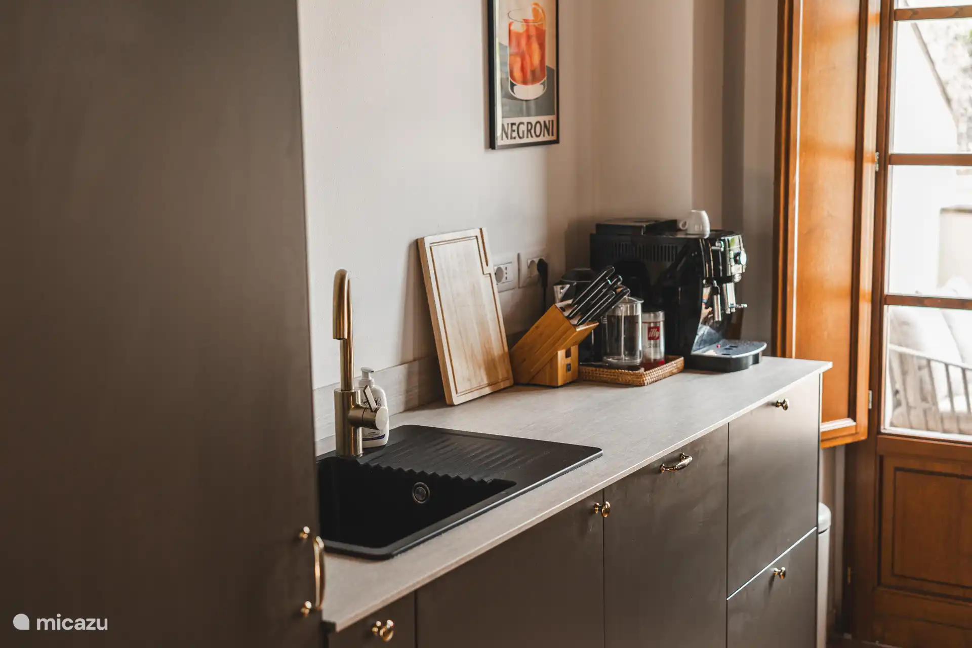 Keuken - luxe uitrusting, volautomatische koffiemachine