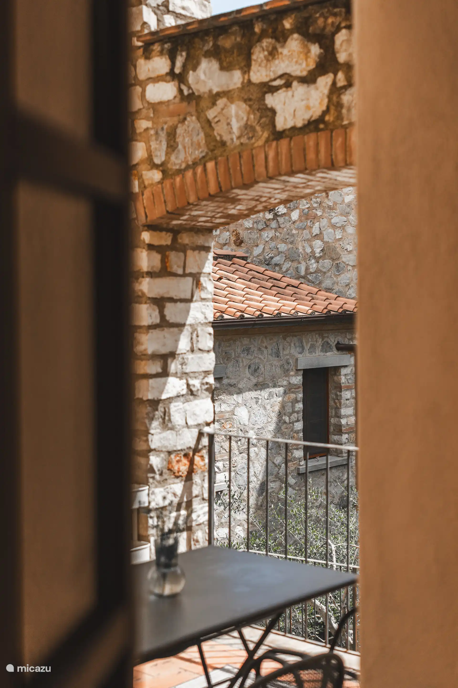 Patio beneden - Eethoek 3