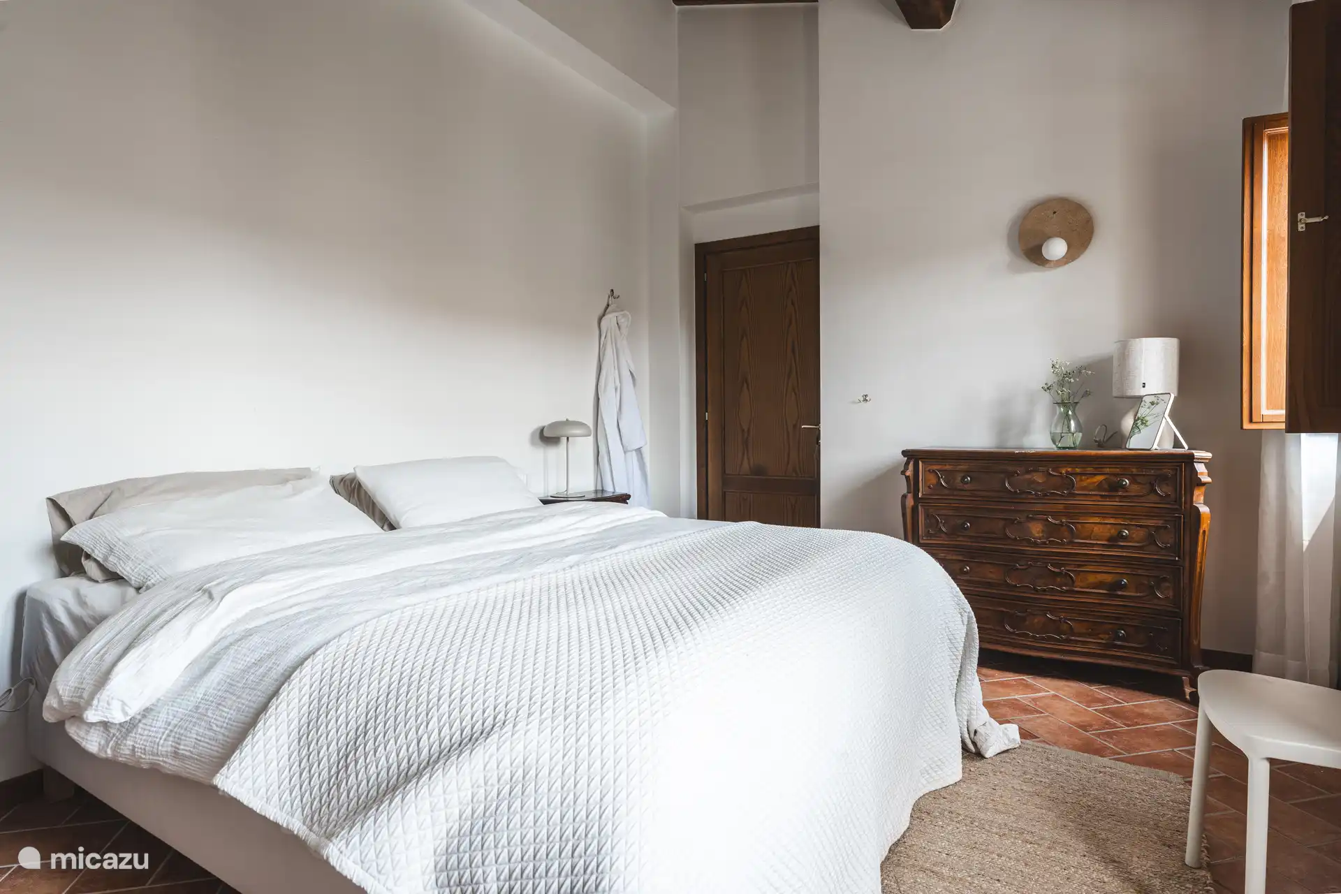 Slaapkamer 1 - Luxe boxspring 2 personen / 2 x 1 persoon. Inc. Airco