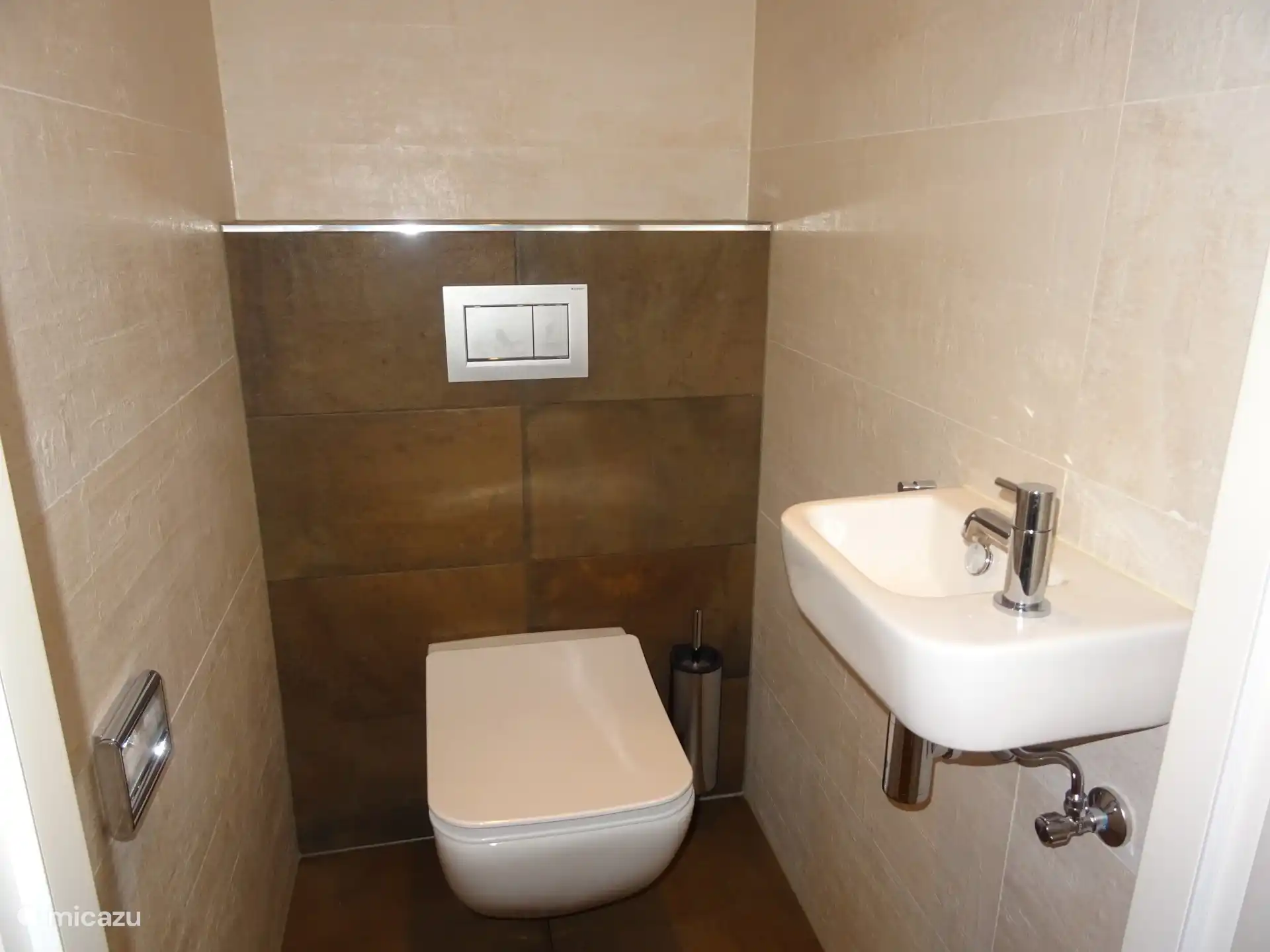 Apart toilet