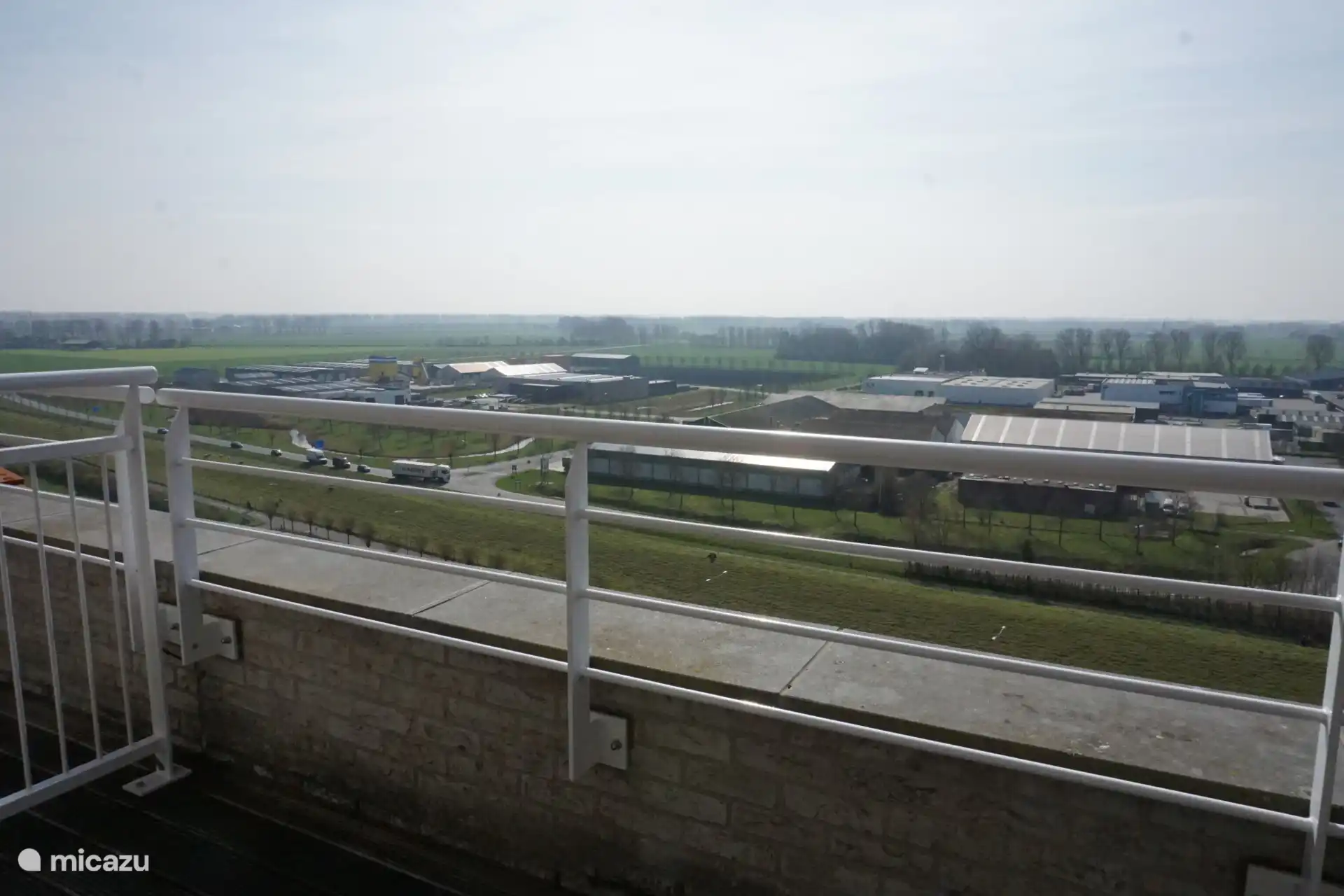 Uitzicht balkon landzijde