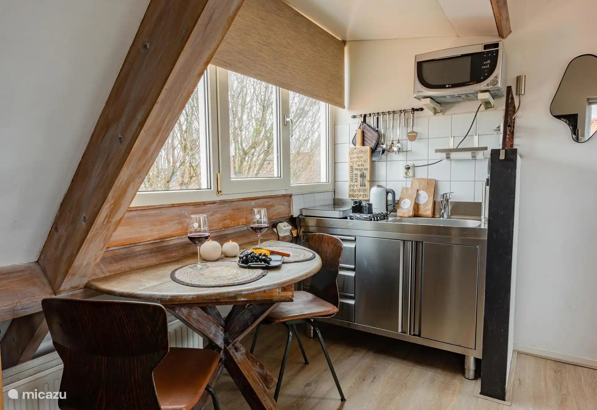 2 persoons appartement, rustig gelegen in het centrum van Egmond aan Zee, op 2 minuten lopen van het strand.