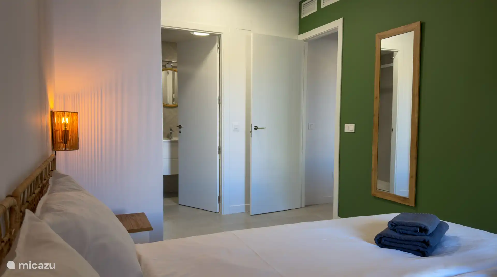 Hauptschlafzimmer mit eigenem Bad