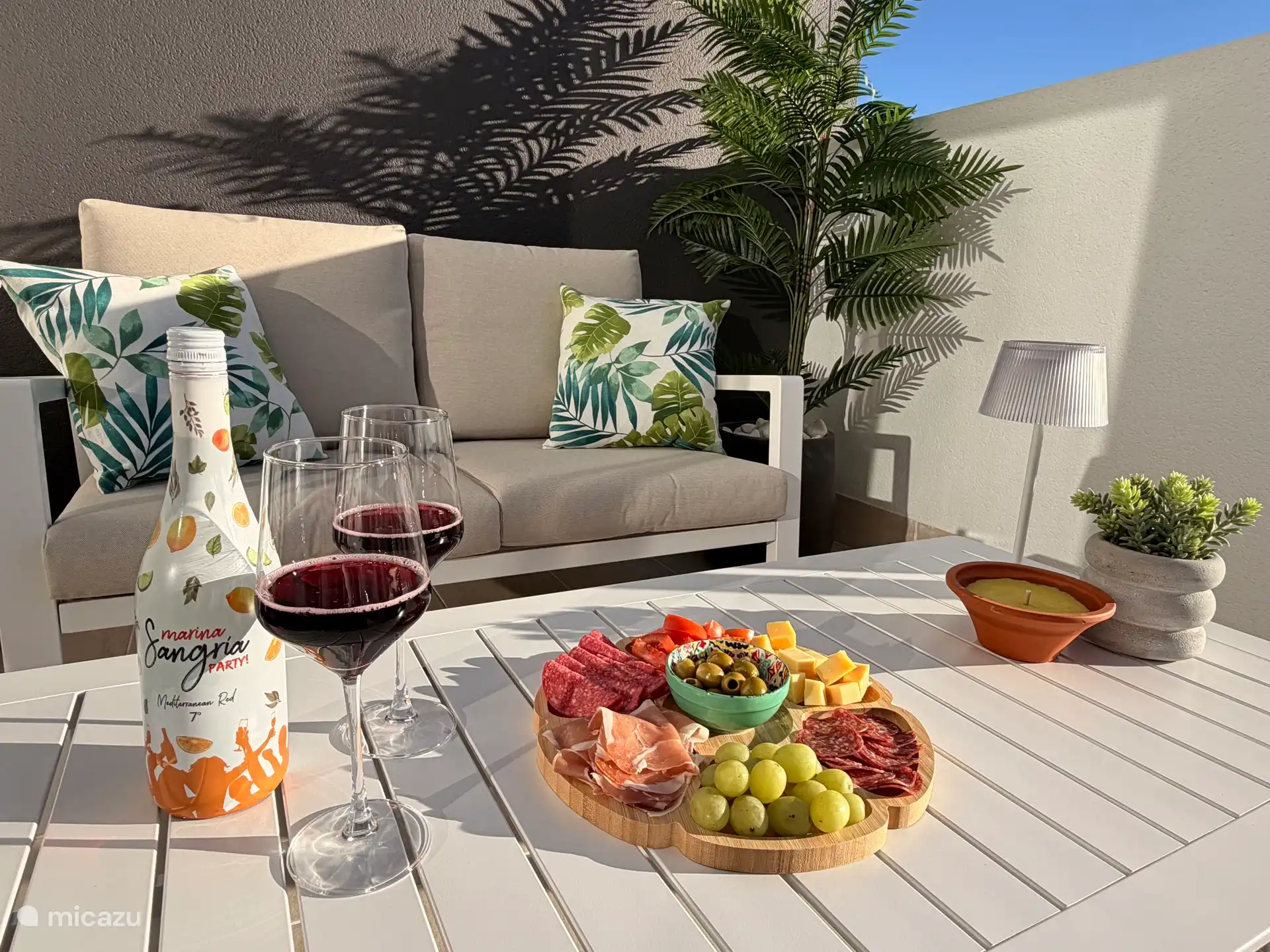 Genieten en ontspannen op het terras op de eerste verdieping