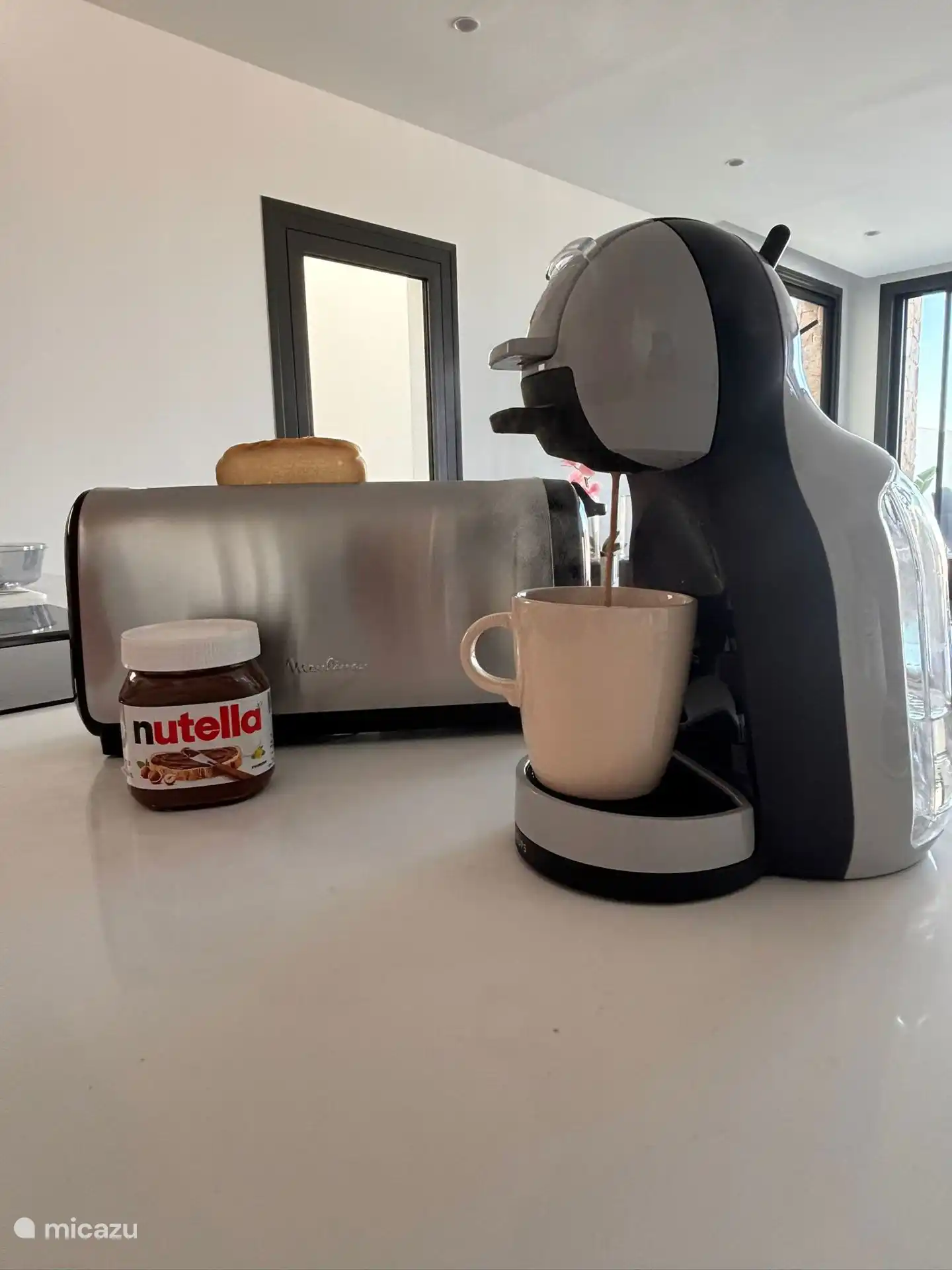 Empieza el día con un brindis y un café.