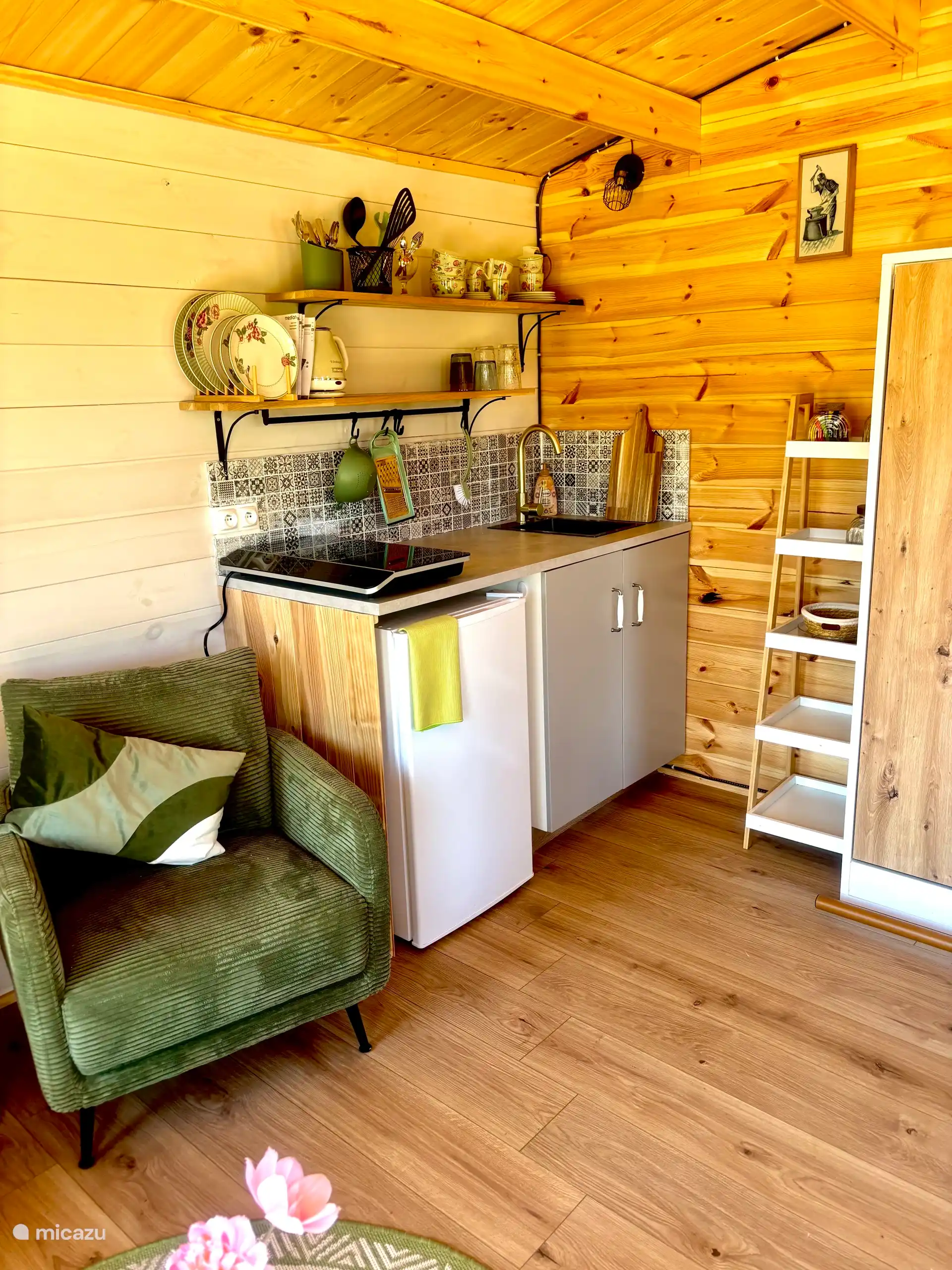 kitchenette with all the trimmings