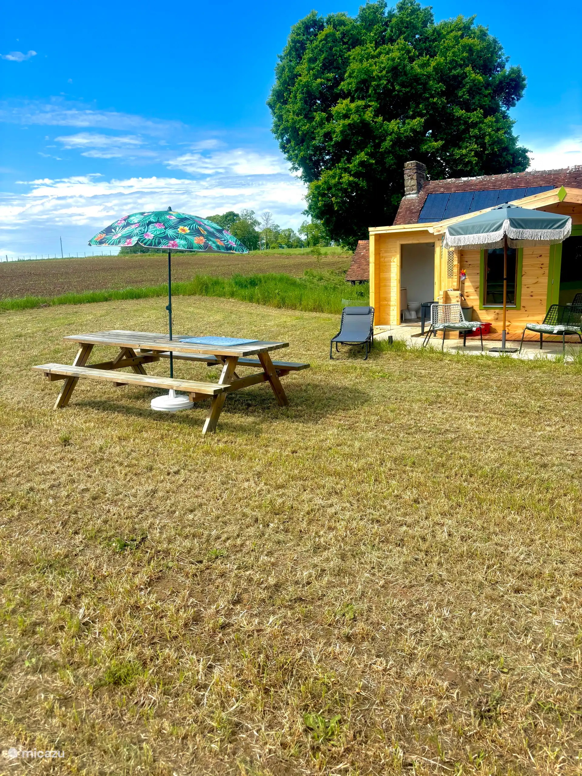 Walking, France, Orne, Saint-Mars-d'Égrenne, chalet Le Petit Château