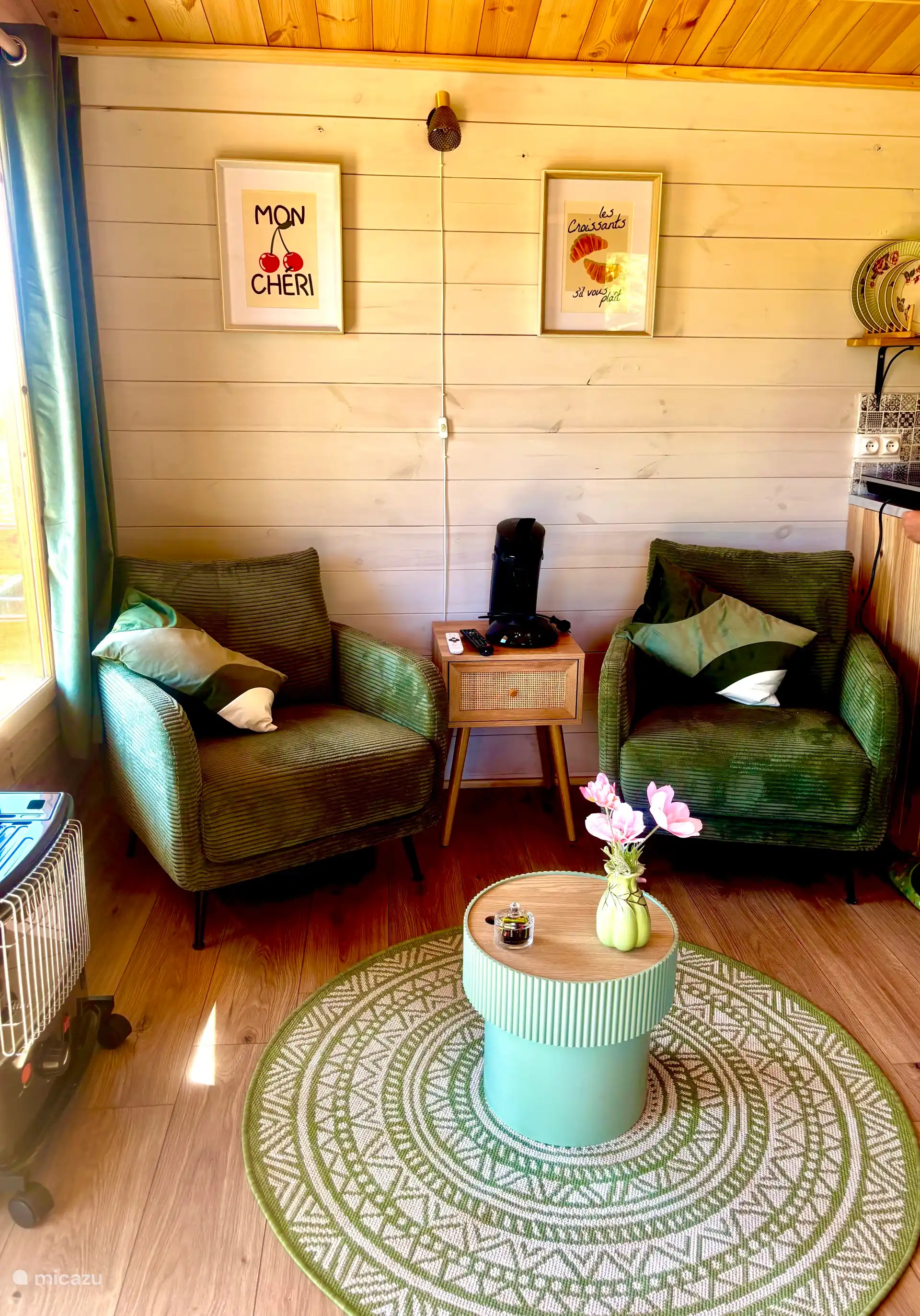 2 lovely comfortable armchairs