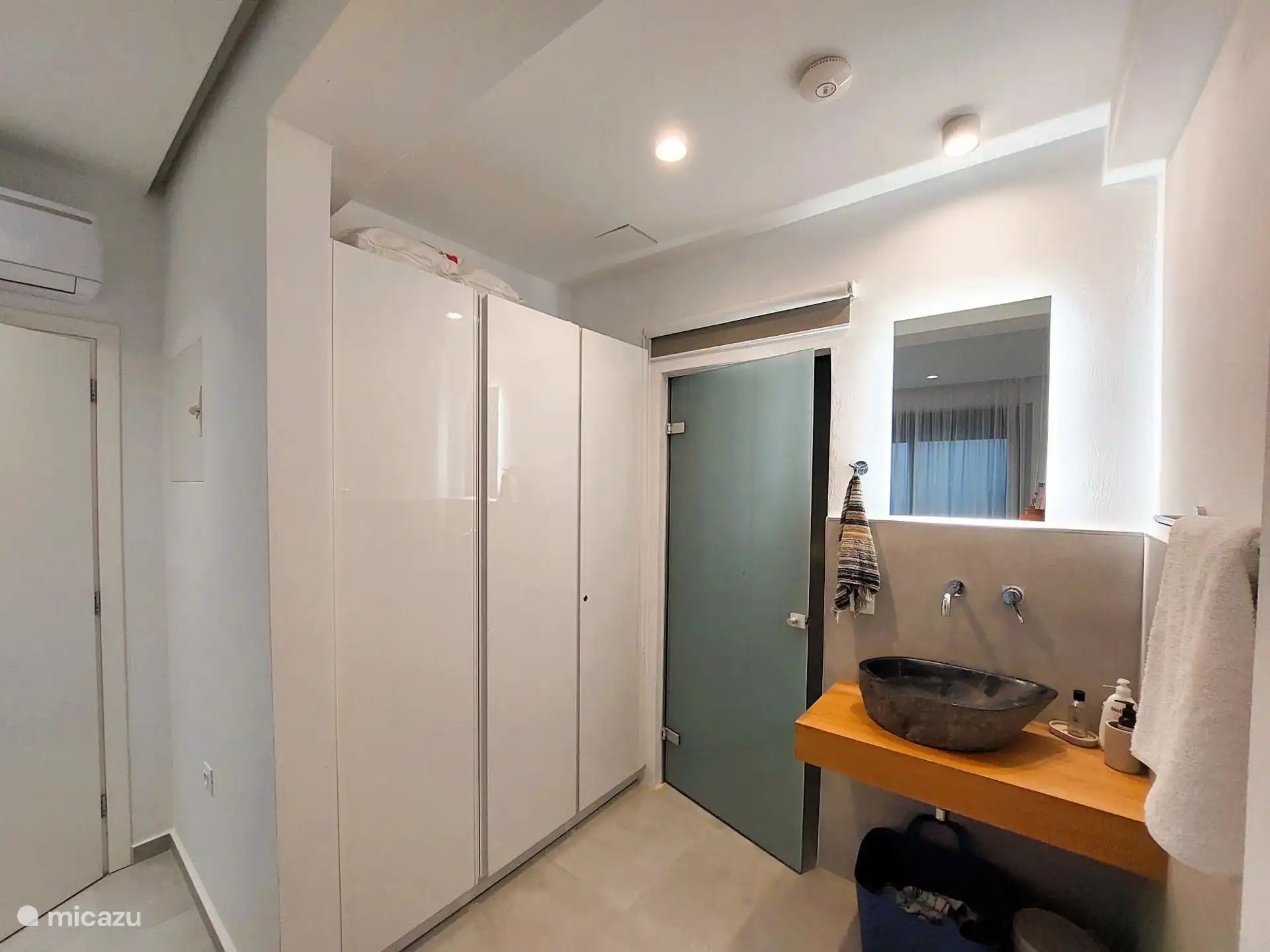 Badezimmer-Hauptschlafzimmer