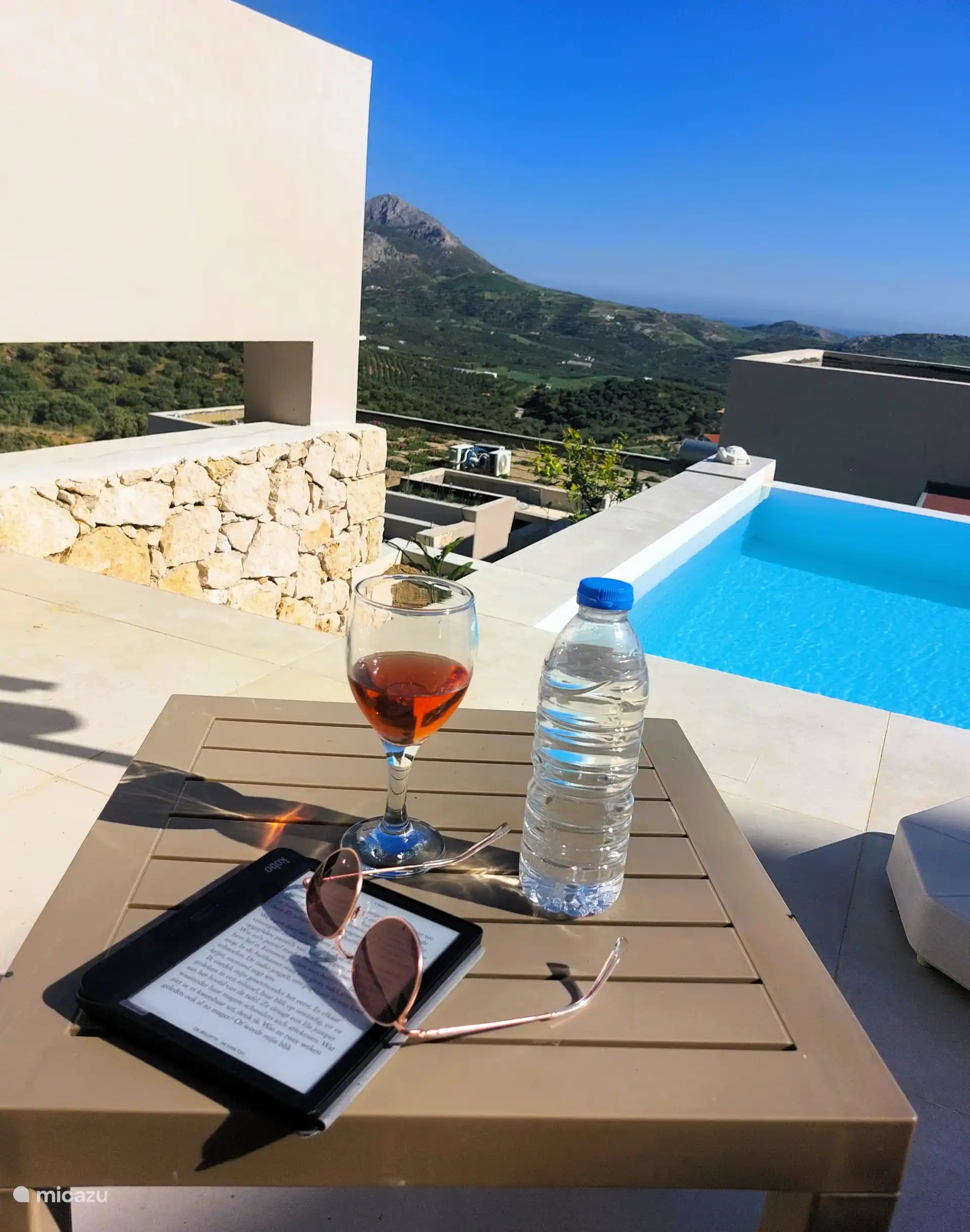 Genieße den Pool