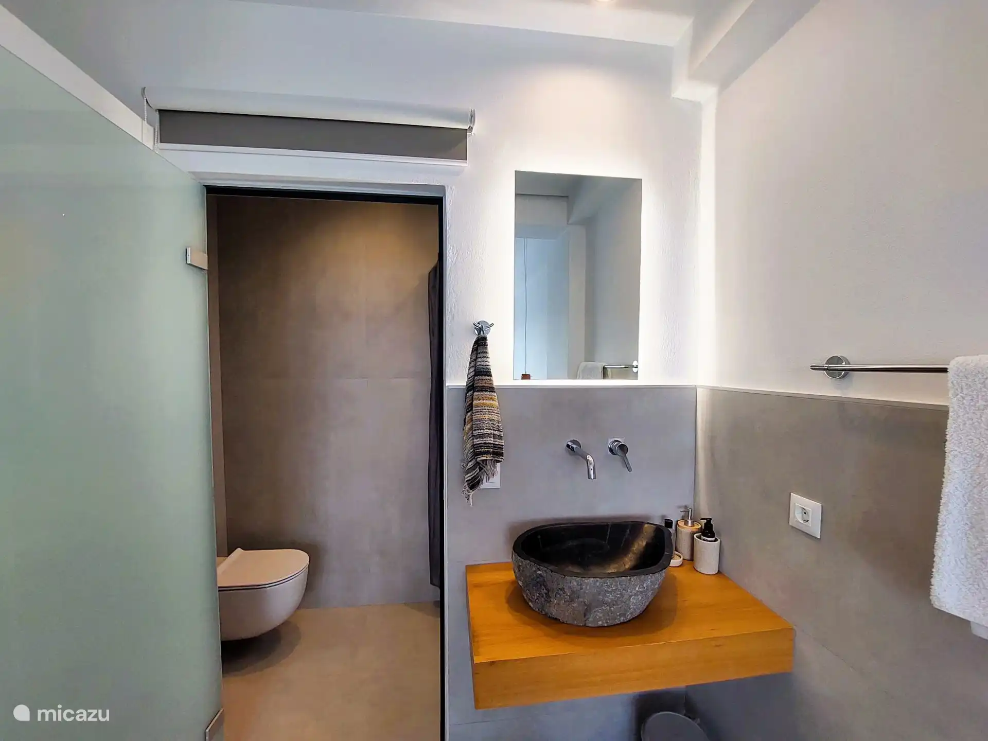 Badezimmer-Hauptschlafzimmer