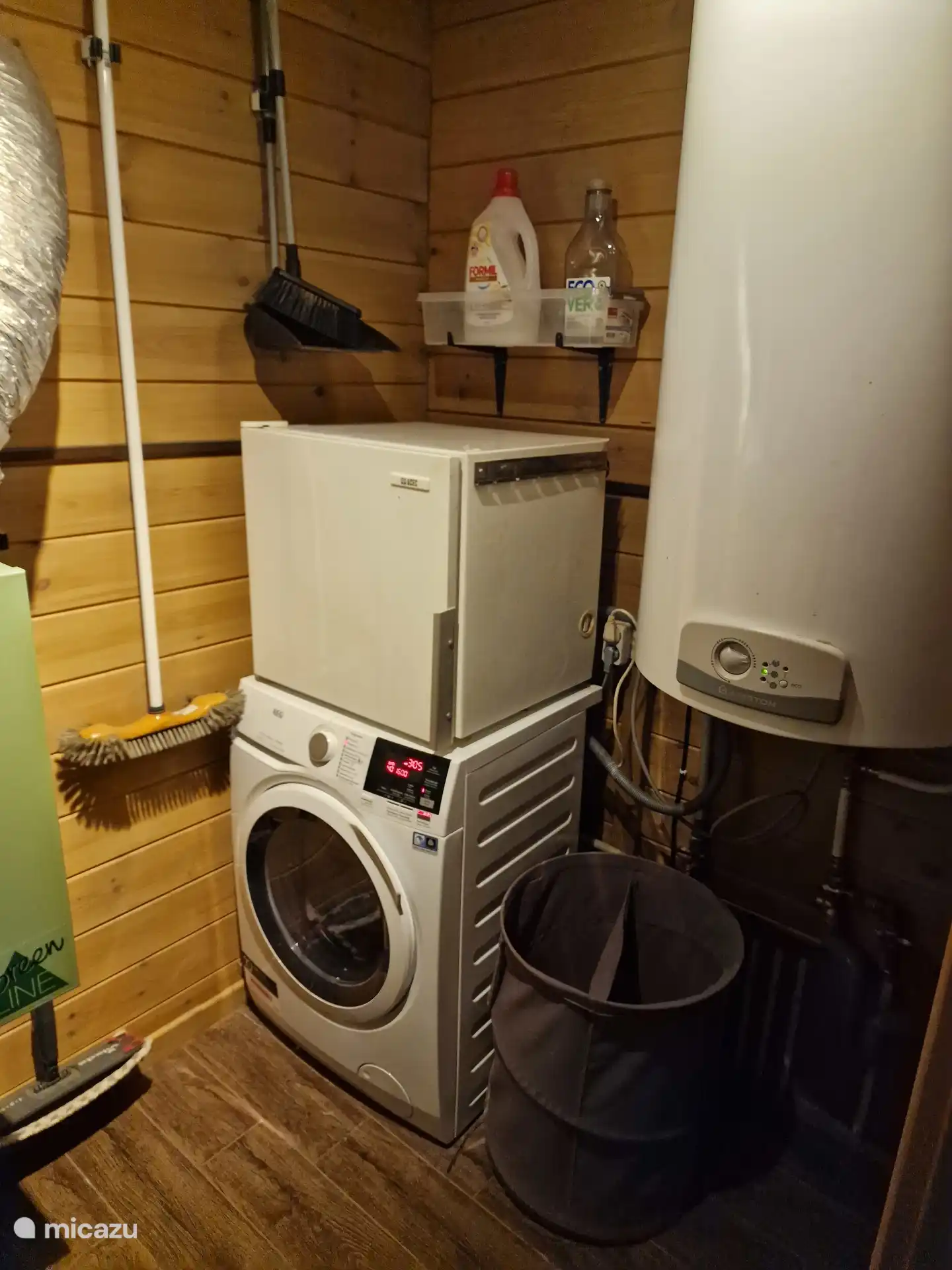 Wasdroogcombinatie met extra vriezertje er bovenop