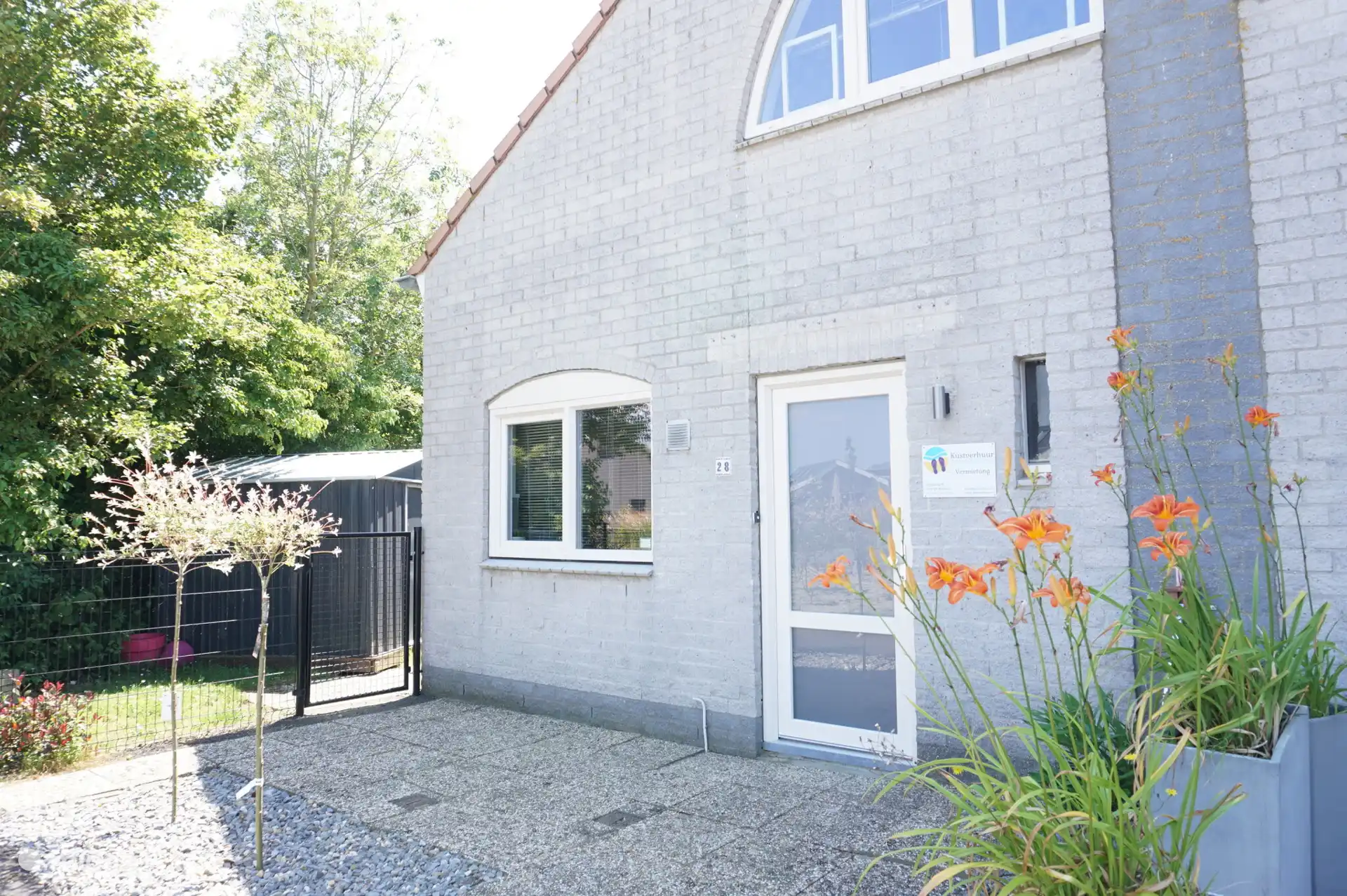 Vorderseite der Unterkünfte