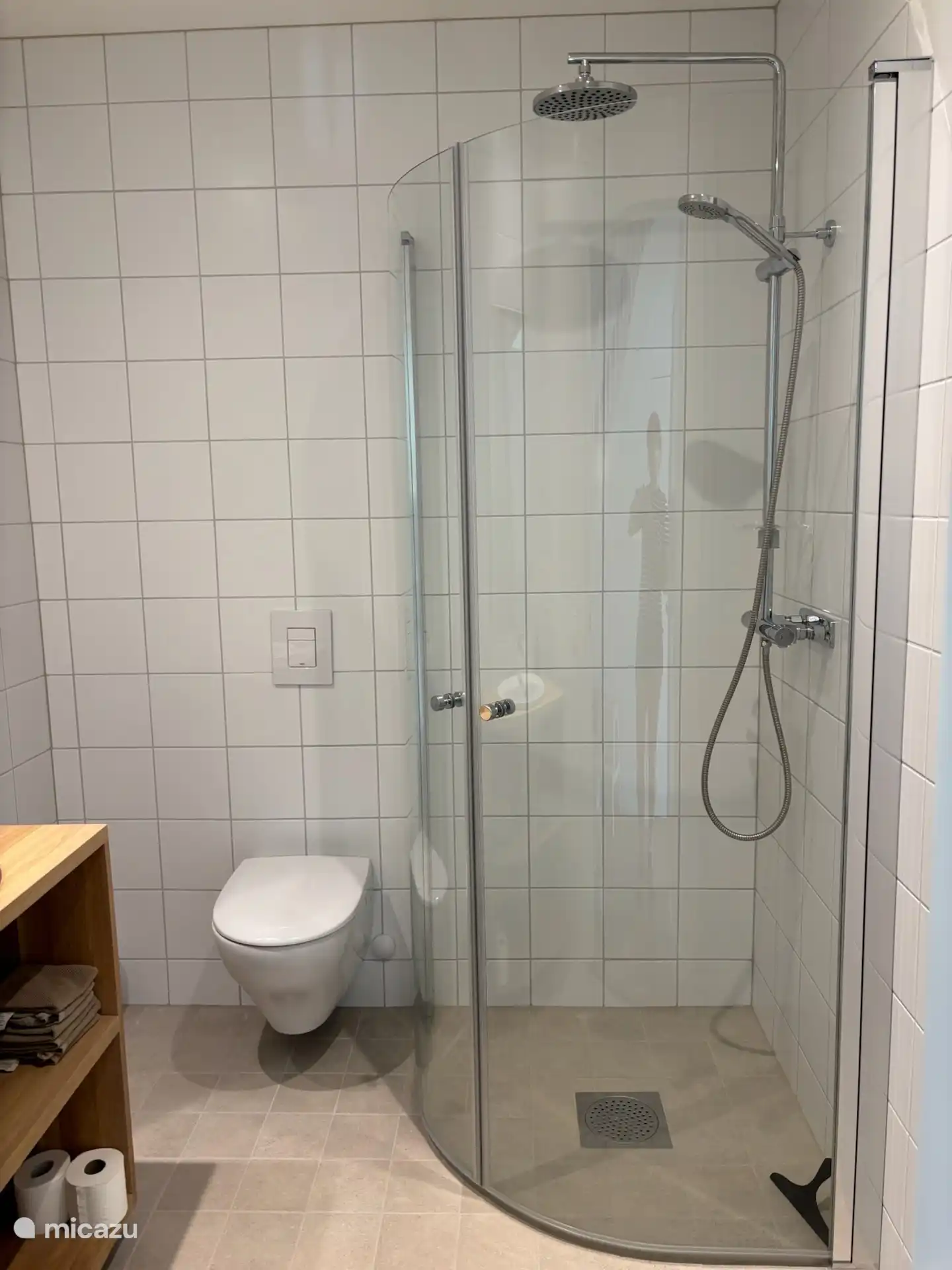 Douche et toilettes au rez-de-chaussée