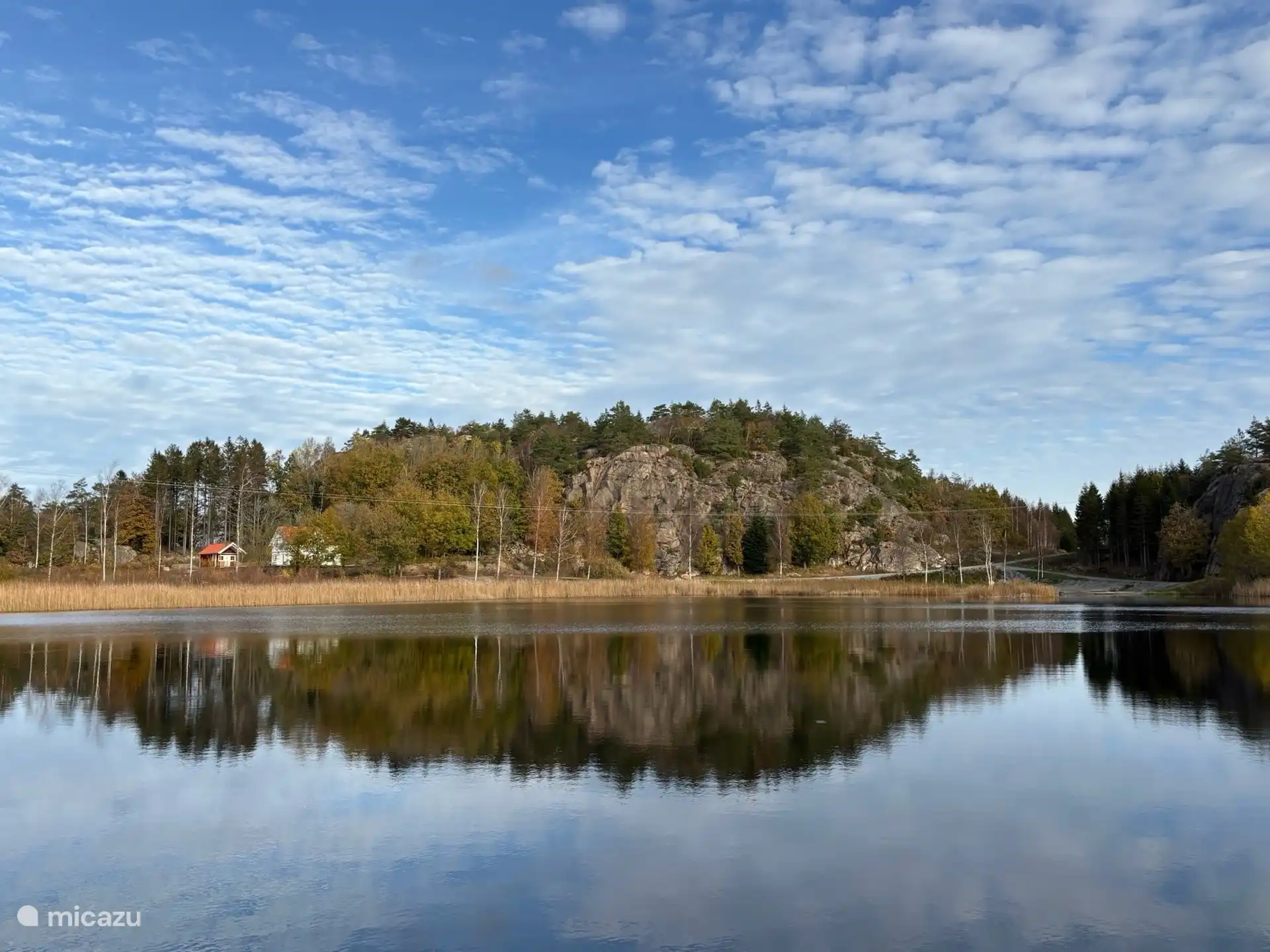 Votre propre lac avec la maison en arrière-plan ! 