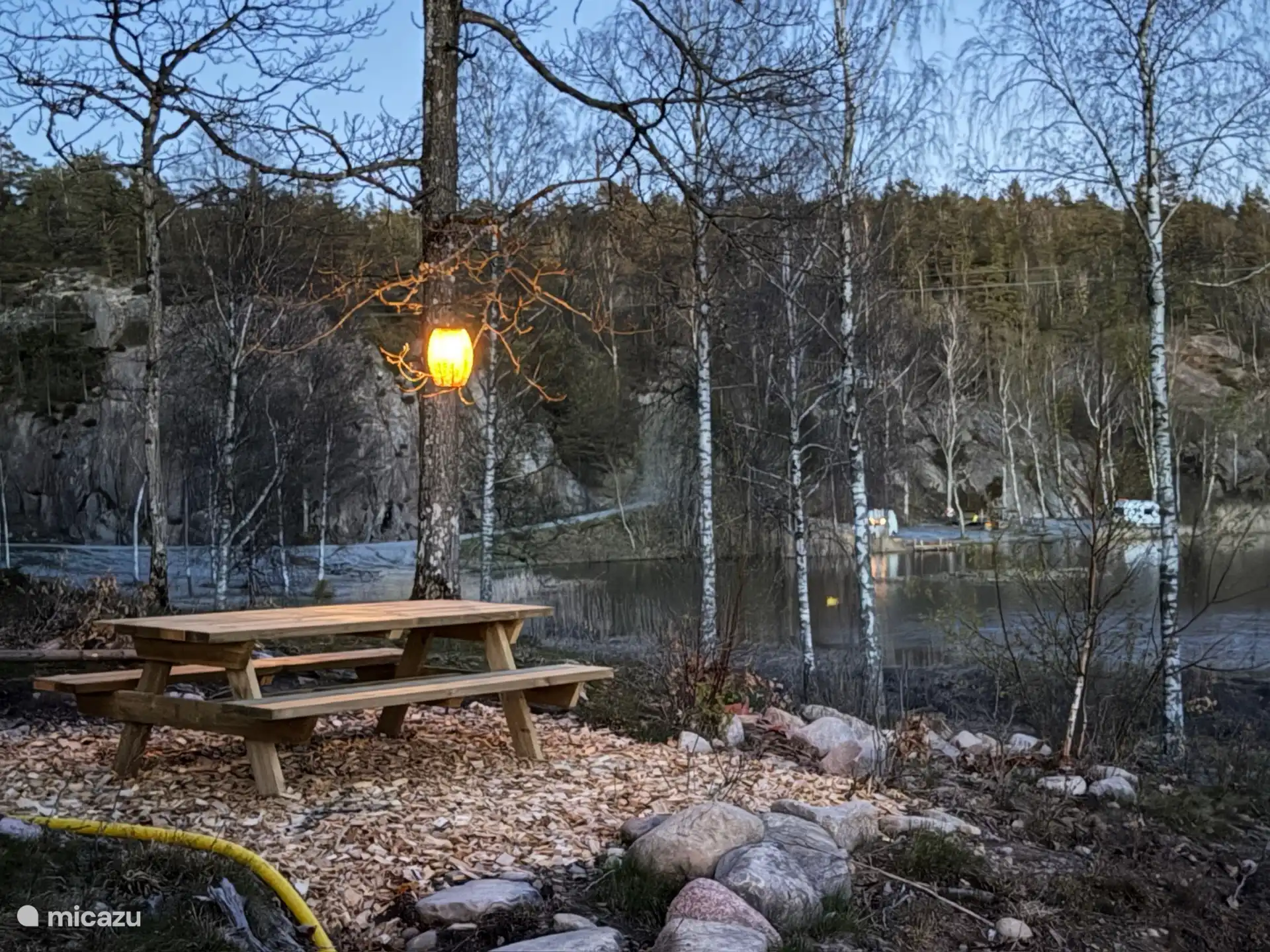 La table de pique-la nuit 