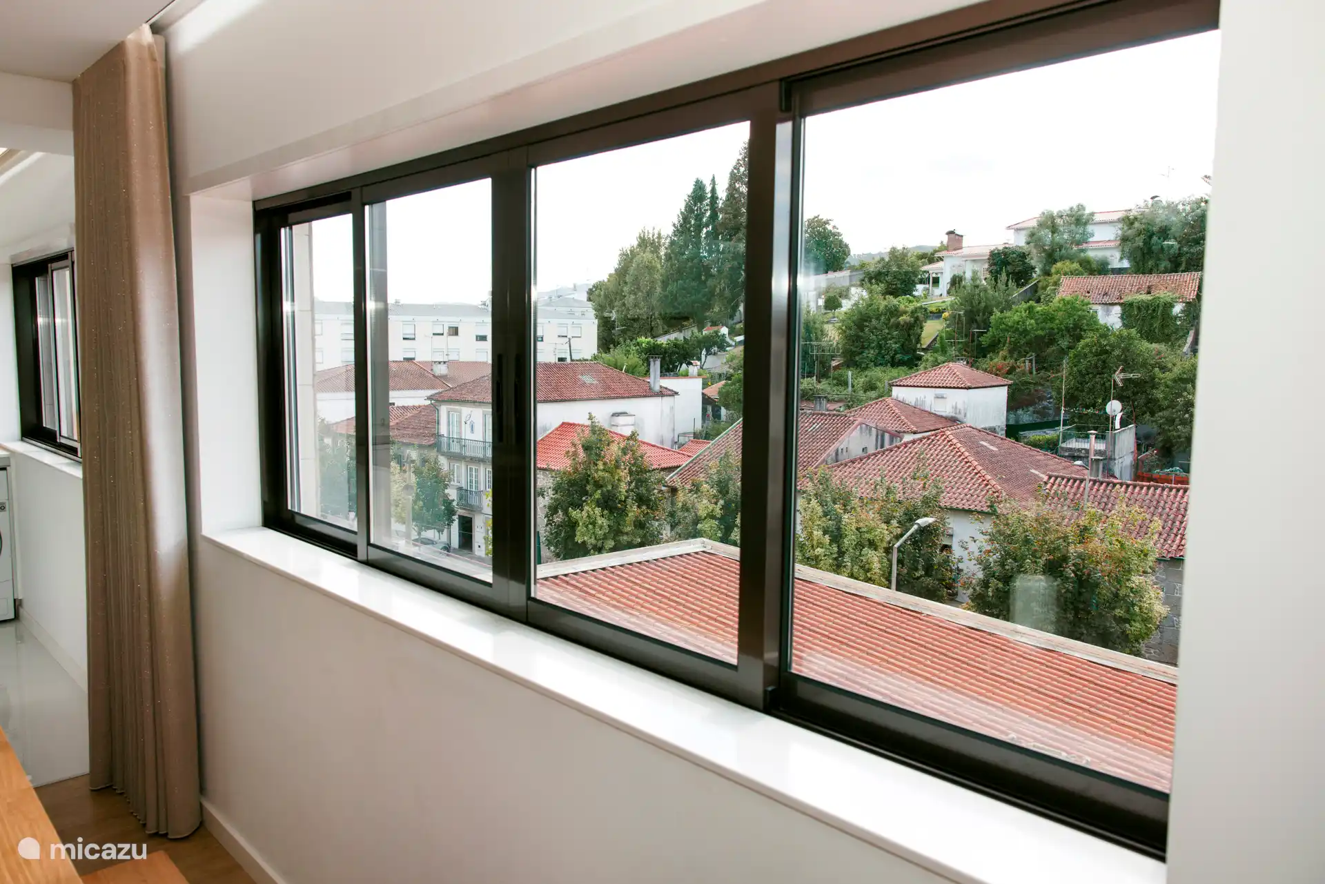 Uitzicht vanuit woonkamerramen