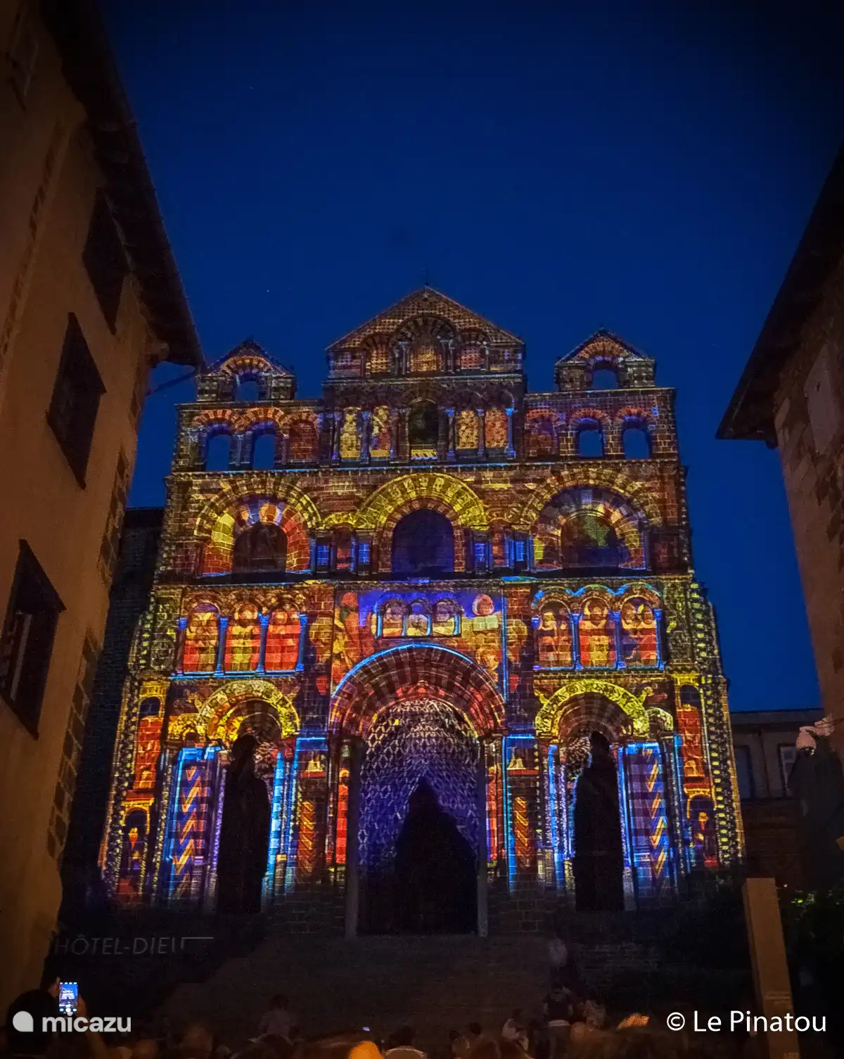 Le Puy Lumières: son et lumière elke nacht bij schemering in Le Puy