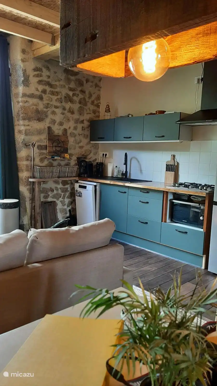 Fully equipped kitchen with a cosy coffee and tea corner
