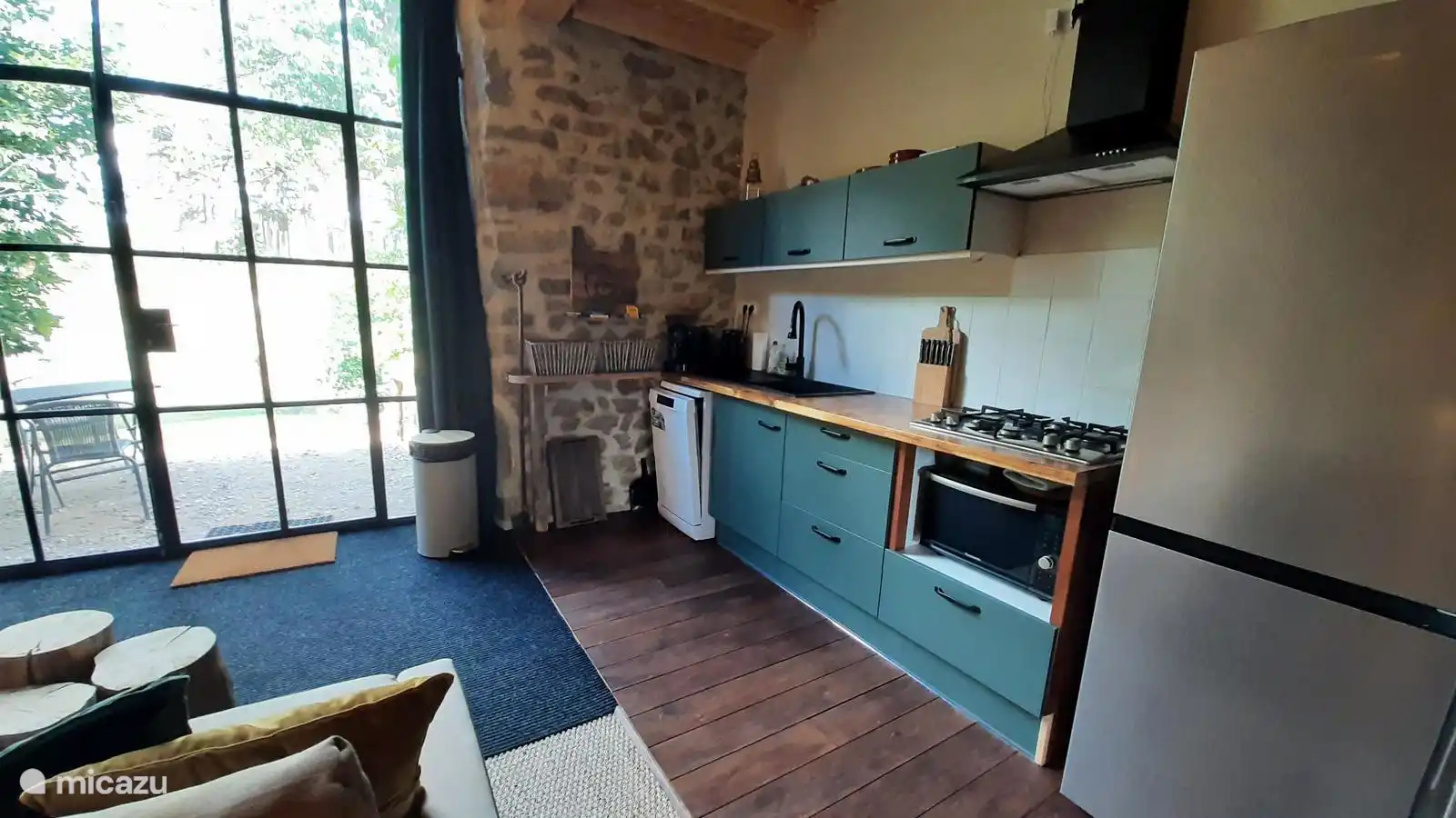 Fully equipped kitchen with a cosy coffee and tea corner