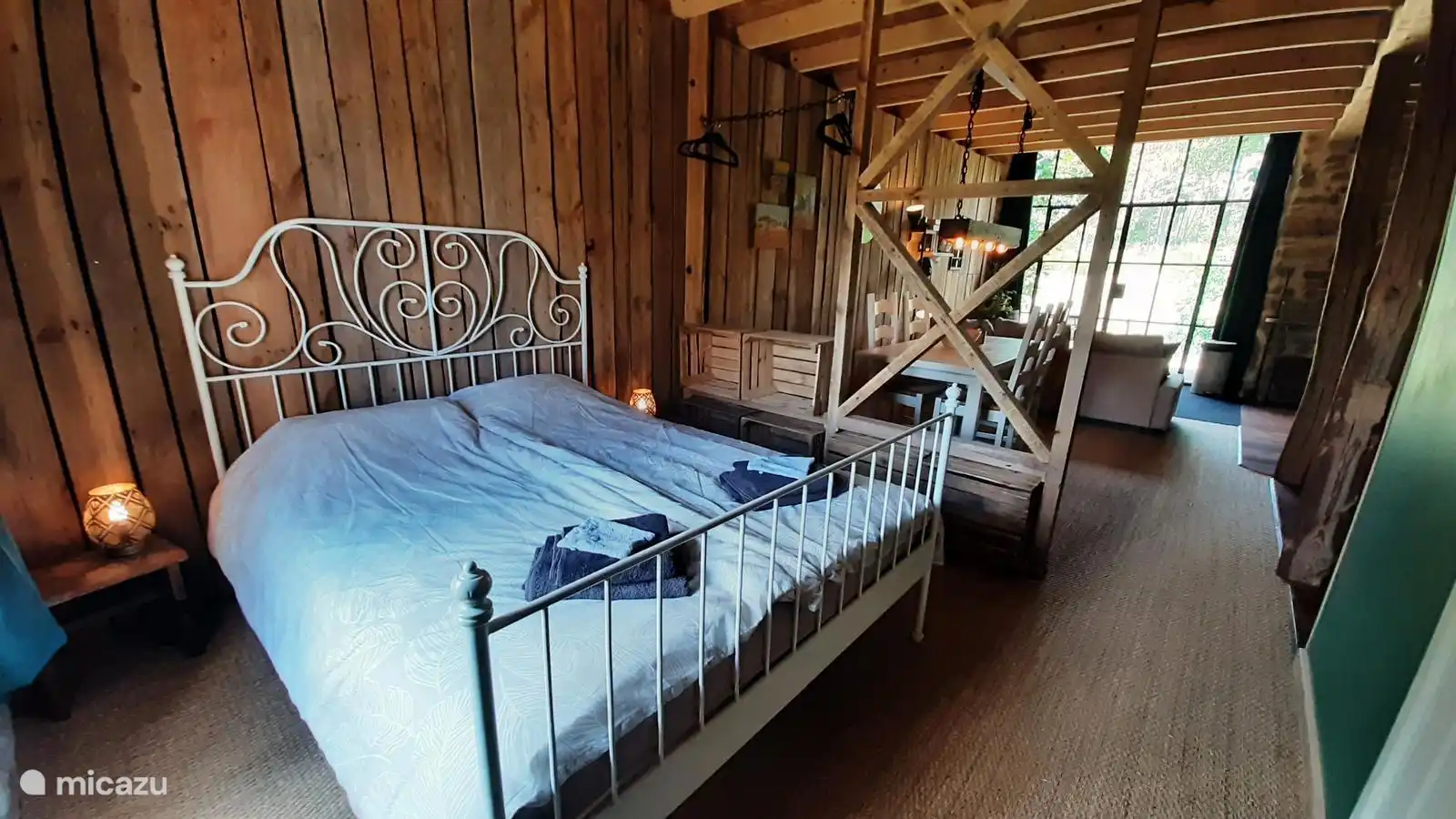 Queen size bed (160 x 200) with a comfortable matress
