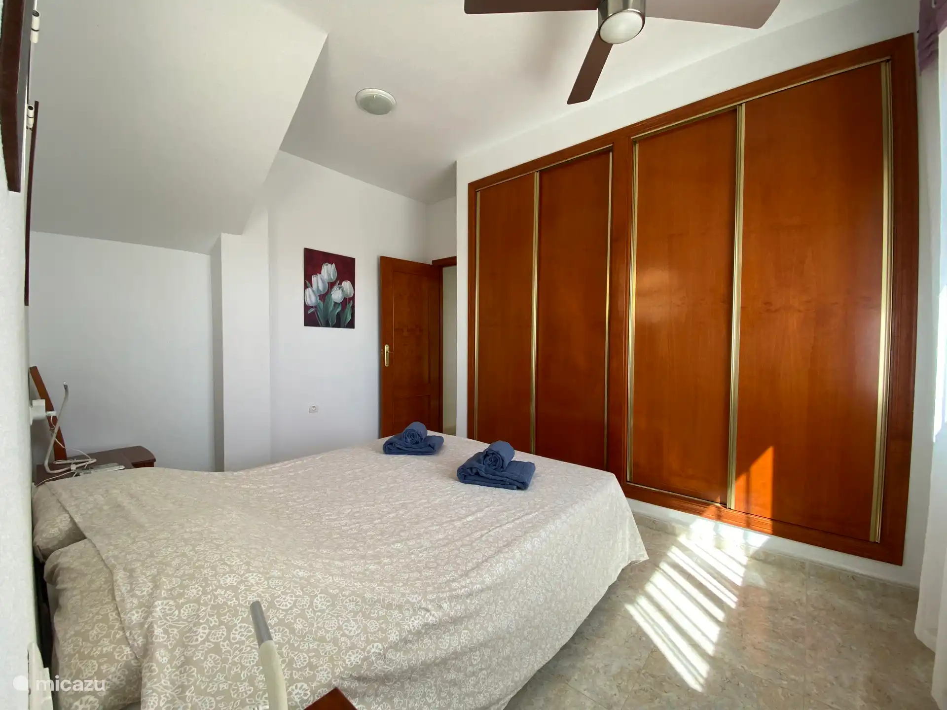 Schlafzimmer 2 im Erdgeschoss mit Einbauschränken