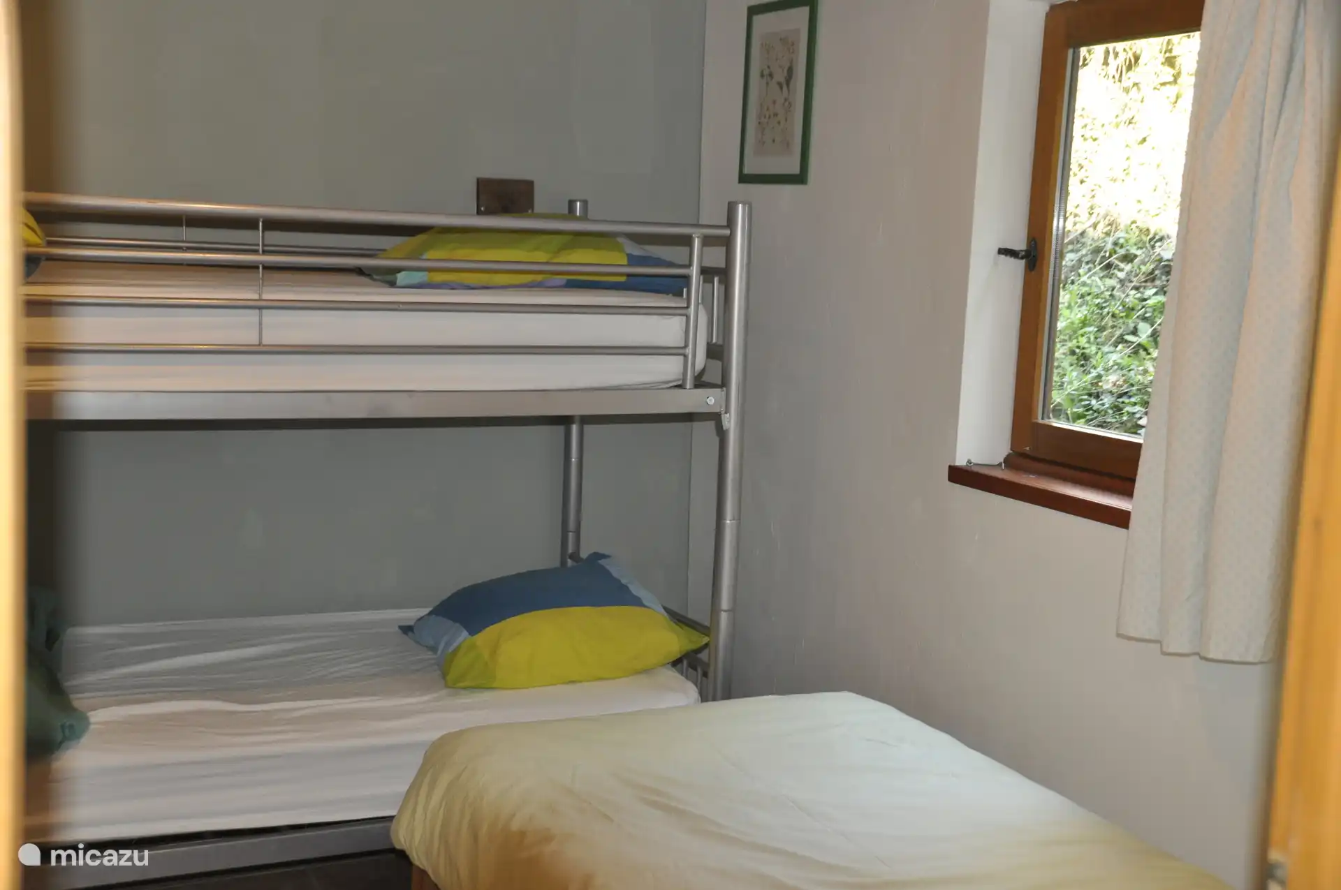 Bedroom with bunk beds and 1 single bed