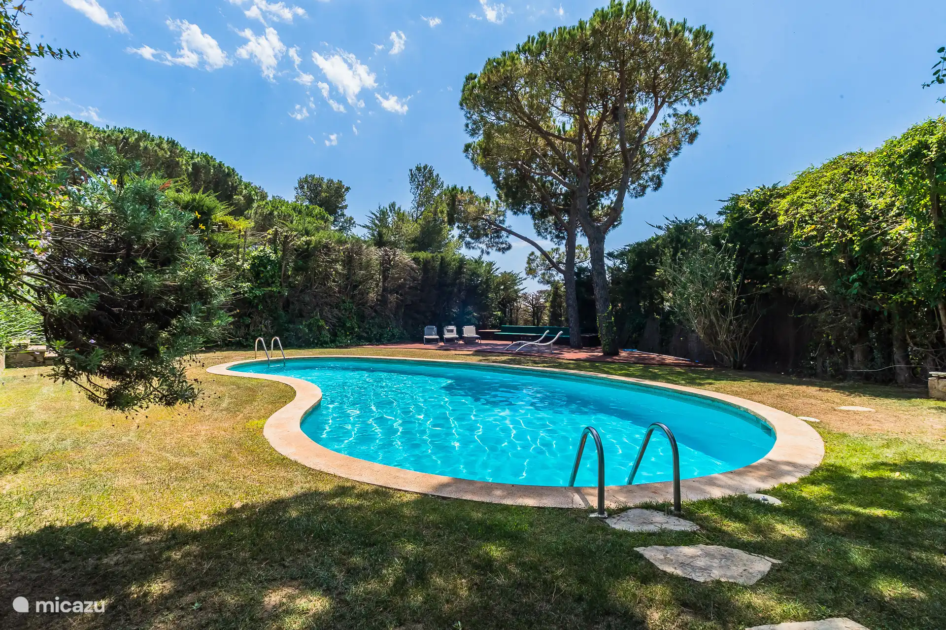 PISCINE PRIVÉE