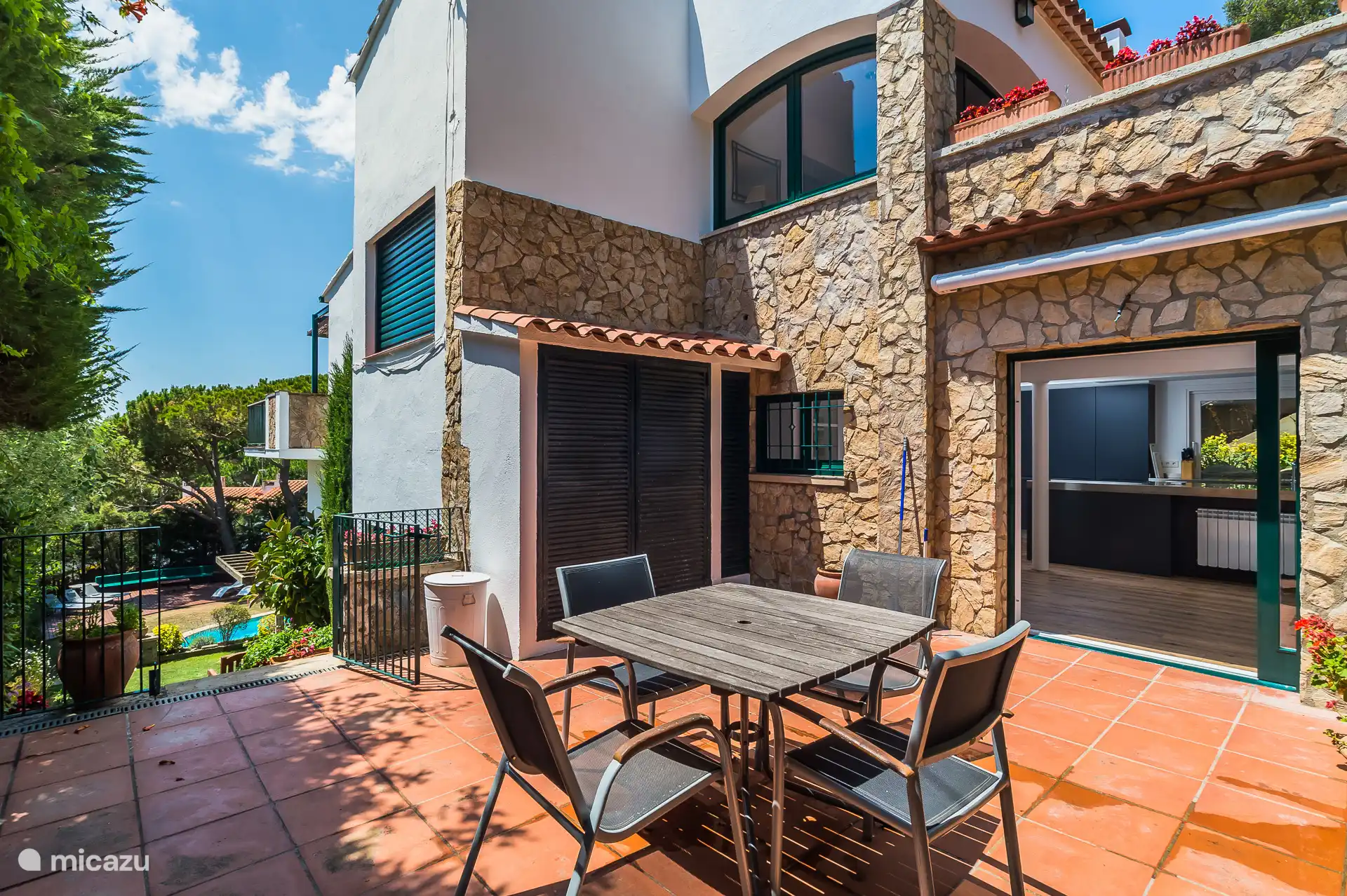 TERRASSE DANS LA CUISINE AVANT
