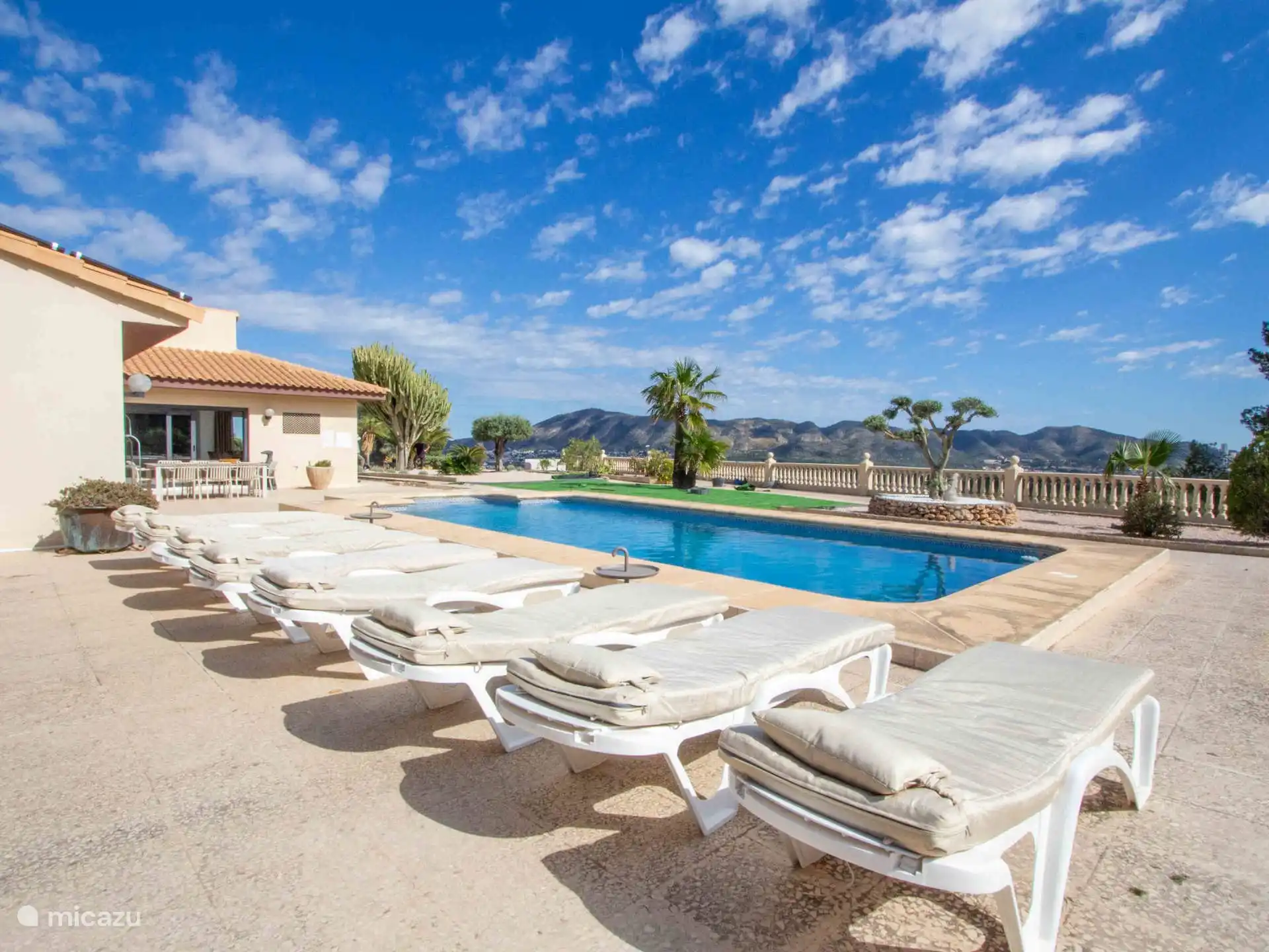Villa Muchavista - Enjoy the swimming pool with a view over Benidorm