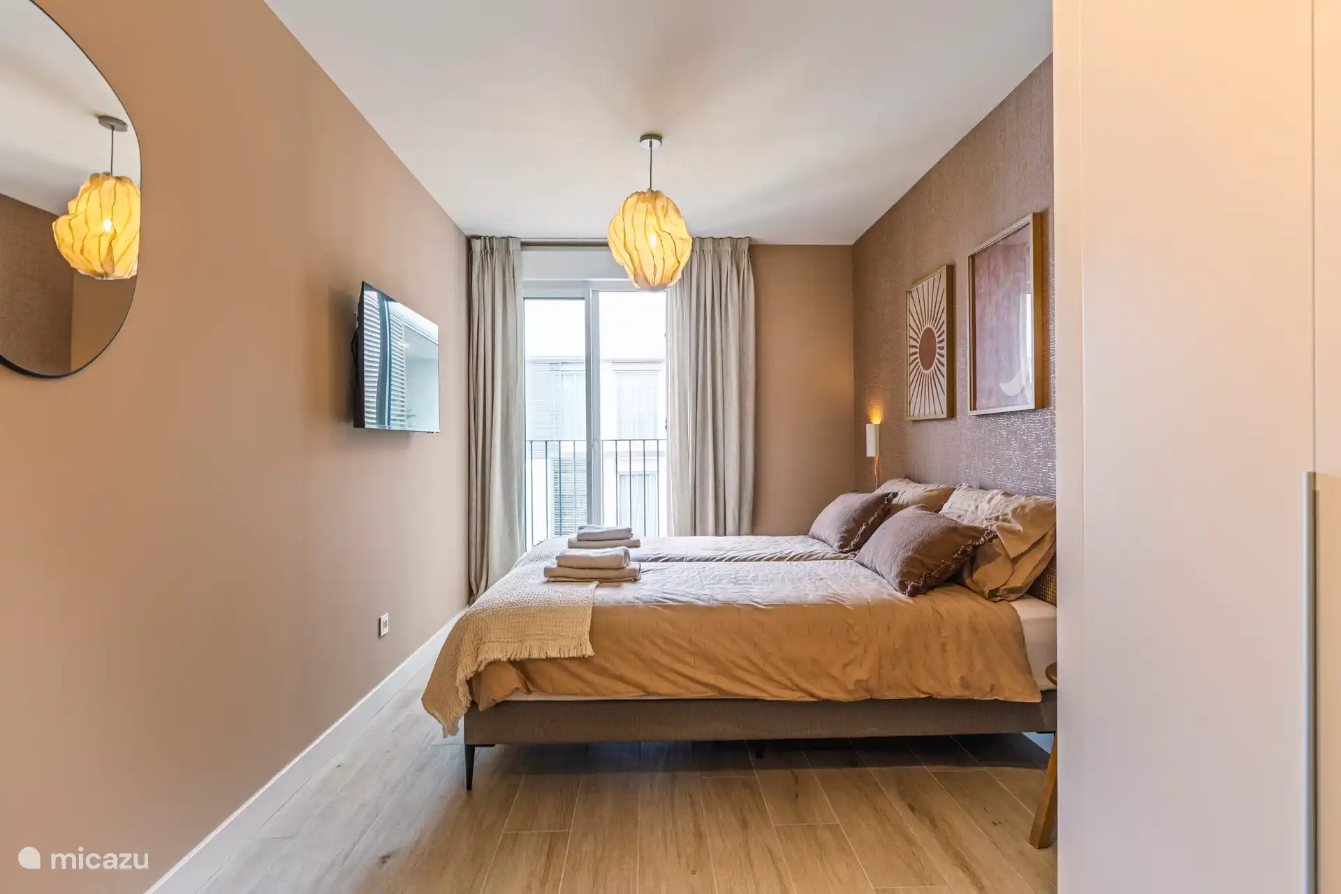 Schlafzimmer mit Doppelbett