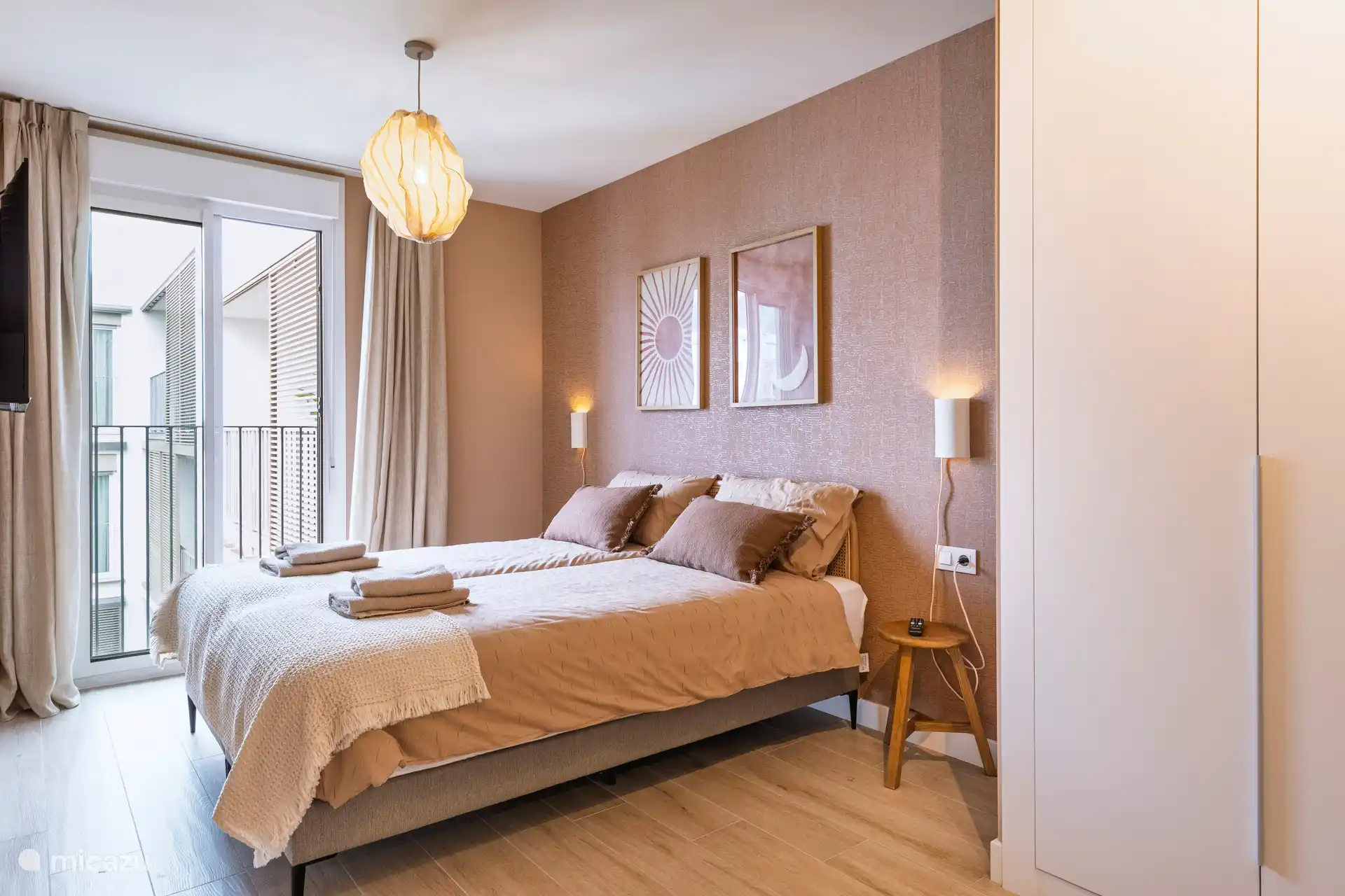 Schlafzimmer mit Doppelbett