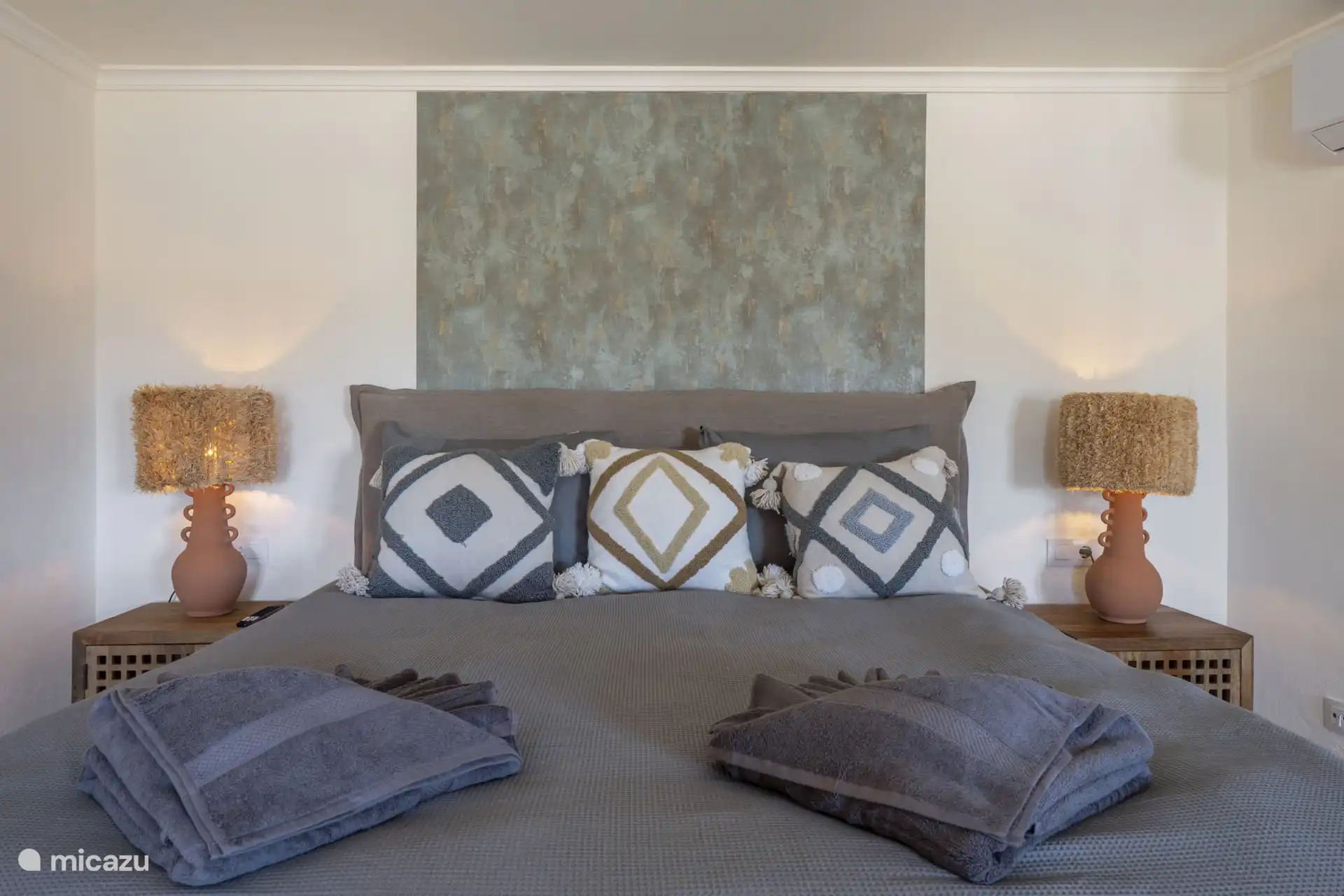De Masterbedroom is op de begane grond.