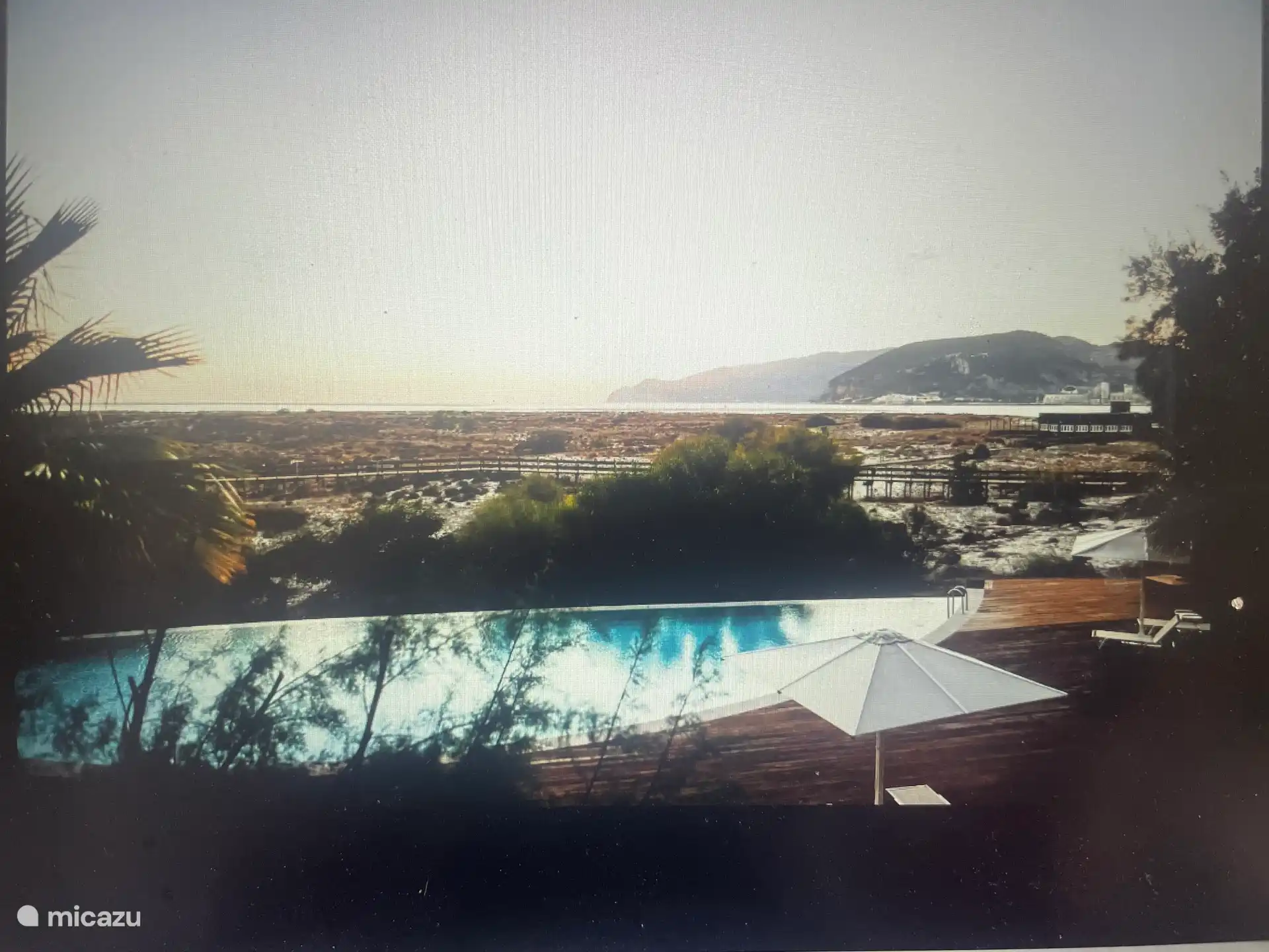Piscine où l’on peut profiter du soleil jusqu’à tard