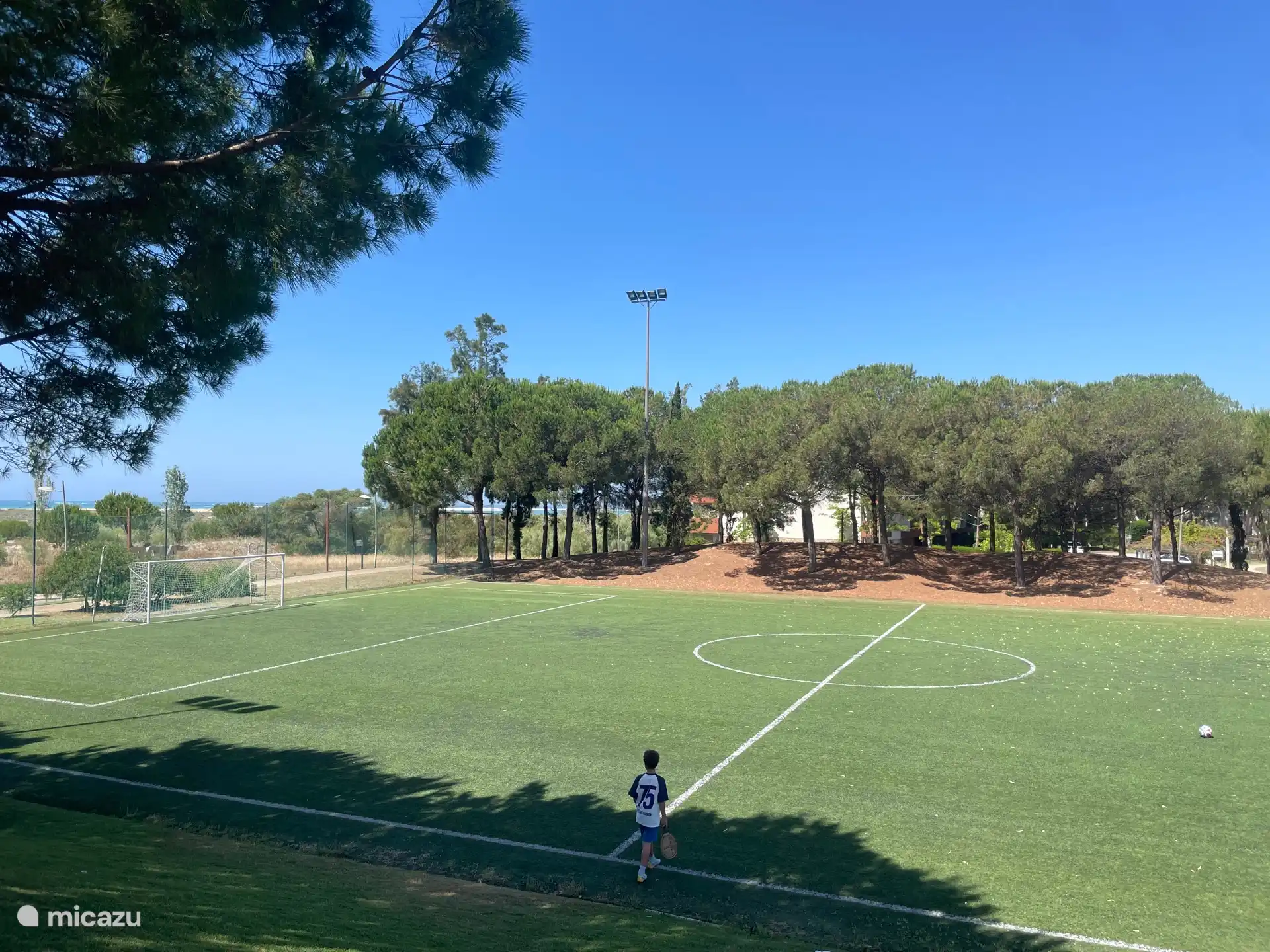 Prachtig voetbalveld, gelegen naast het appartement