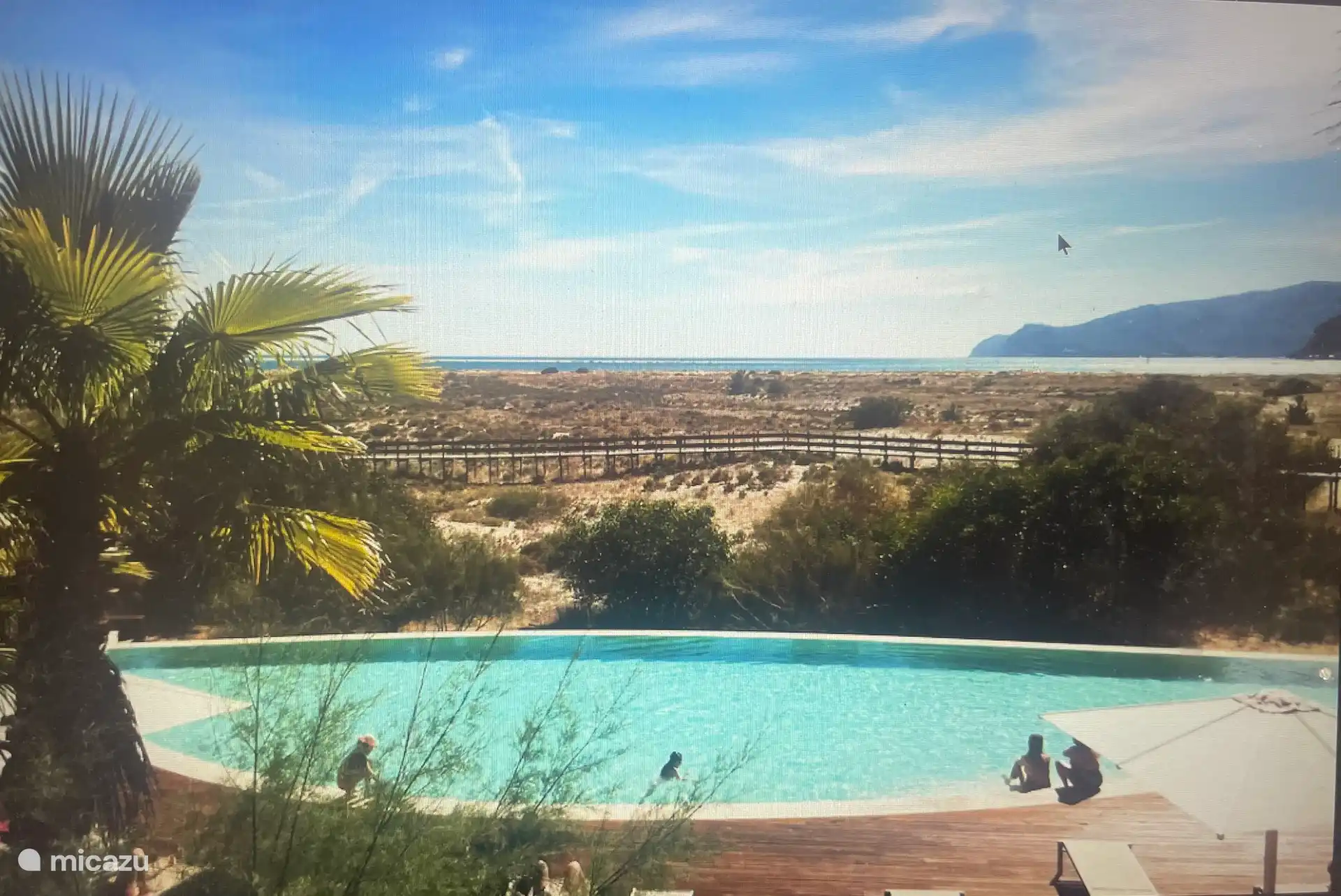 Piscine magnifiquement située
