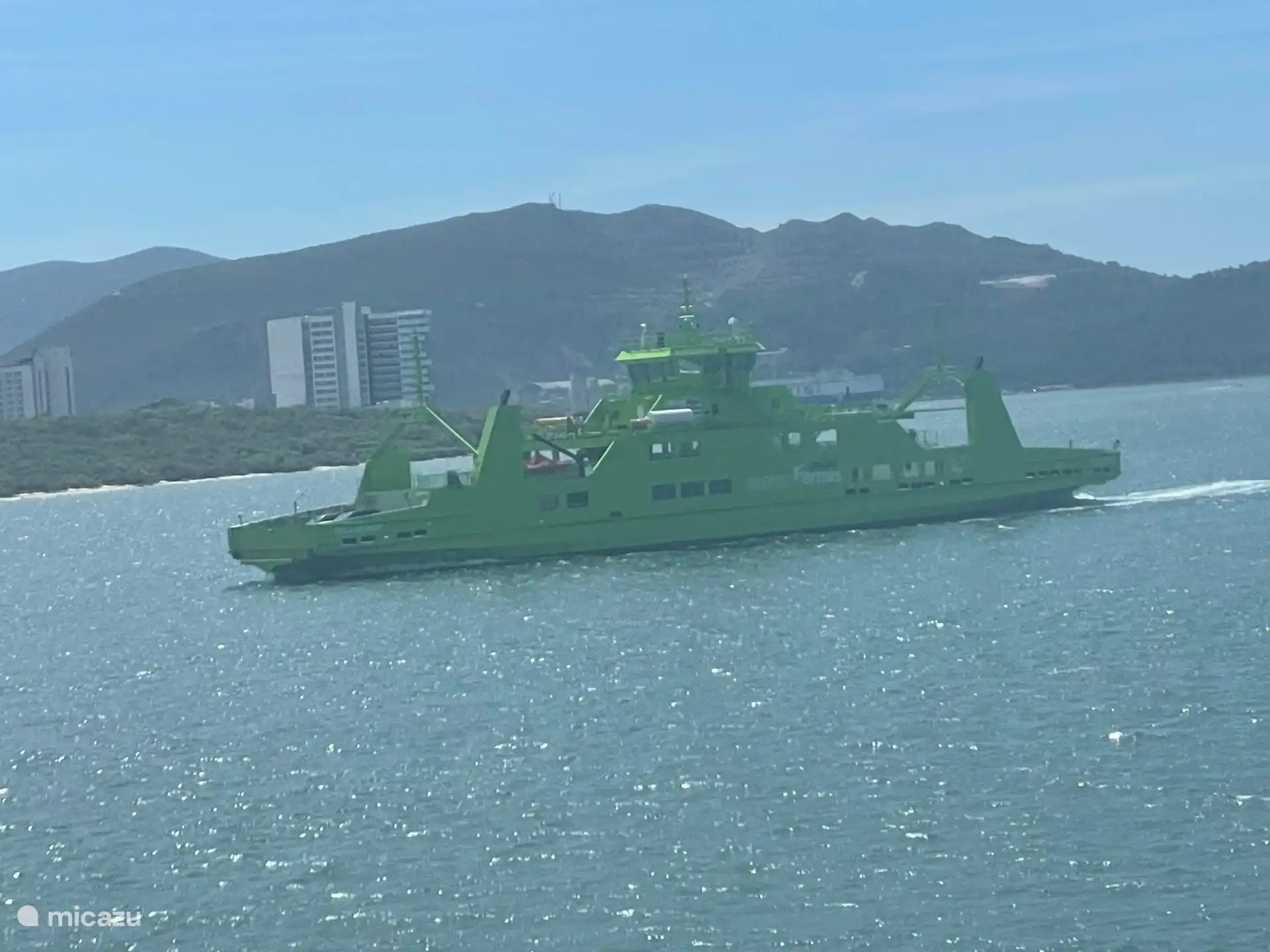 De ferry vaart  in het hoogseizoen 2 keer in het uur van Troia naar Setubal. 