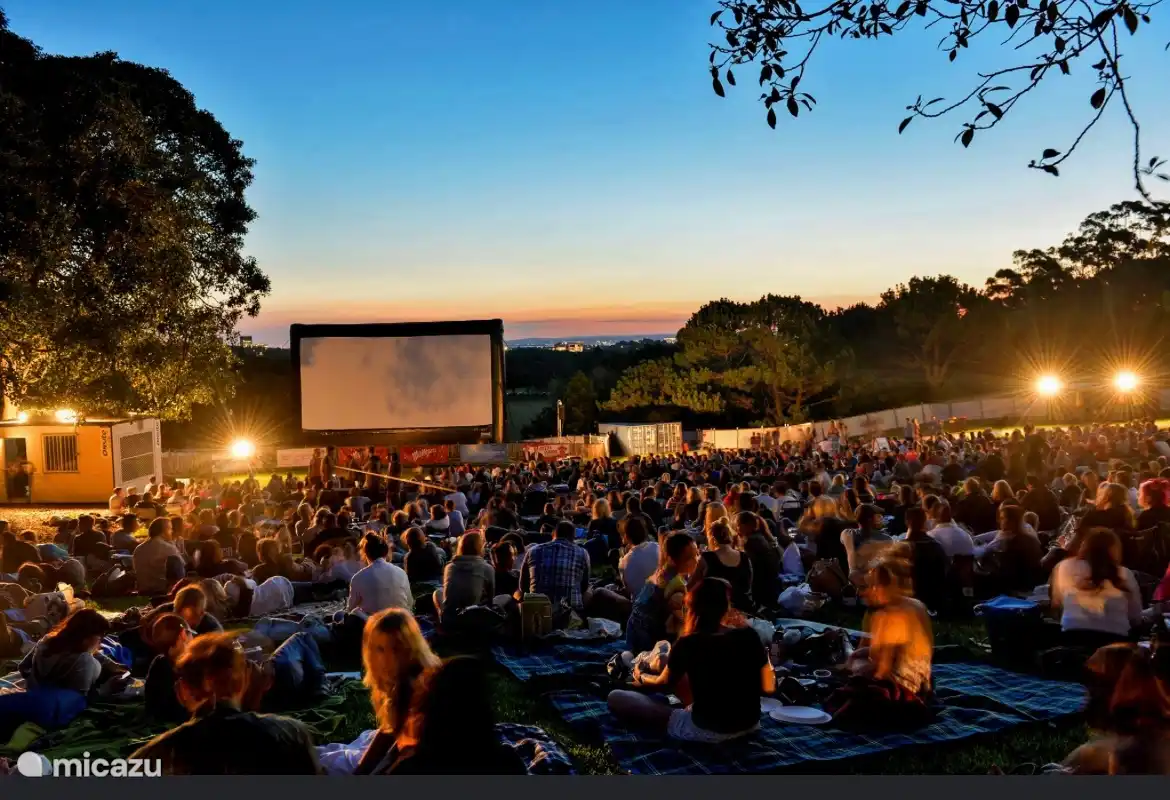 In het hoogseizoen kan je films bekijken in de open lucht