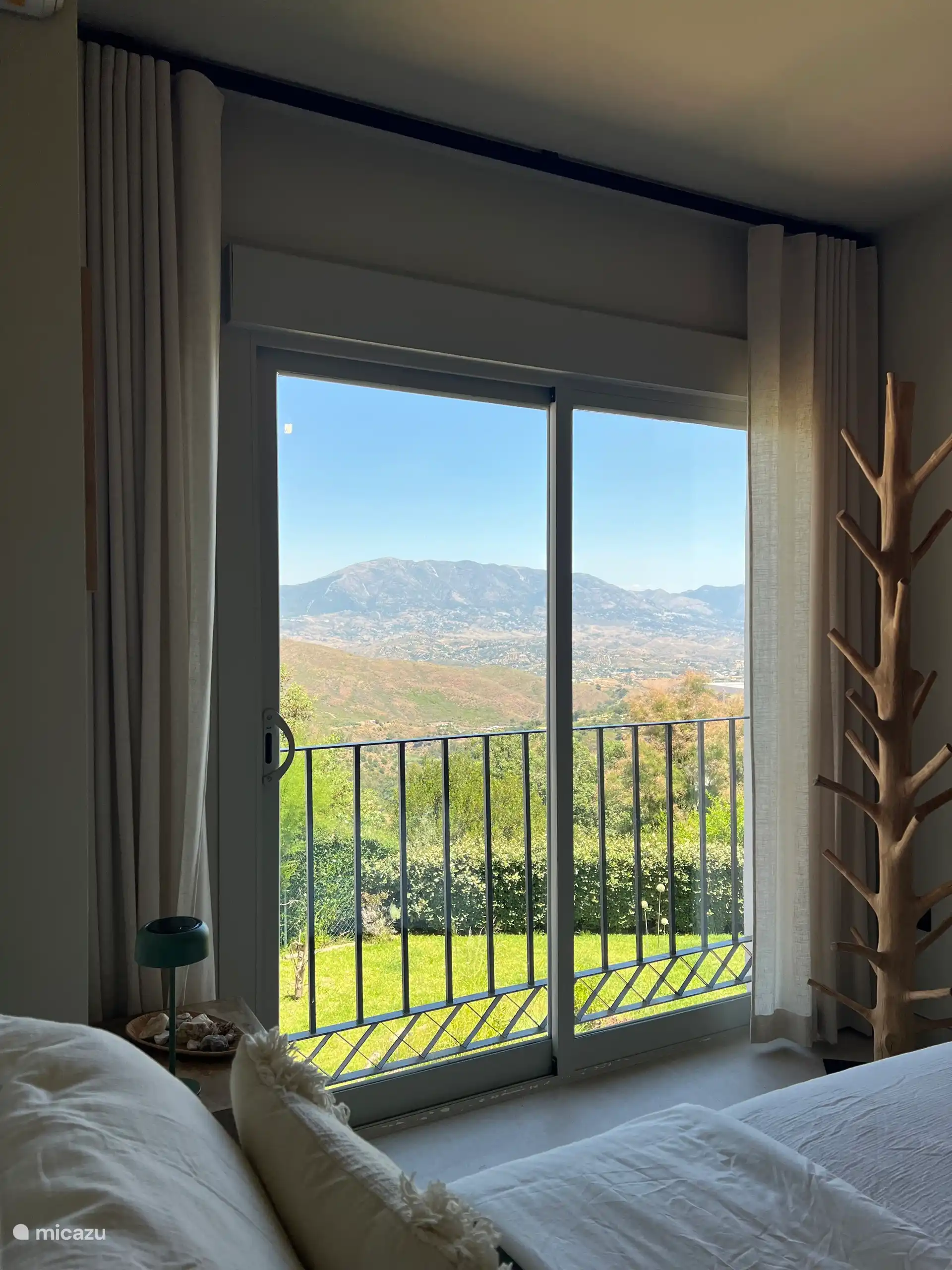 Vue depuis la deuxième chambre d’amis sur la montagne.