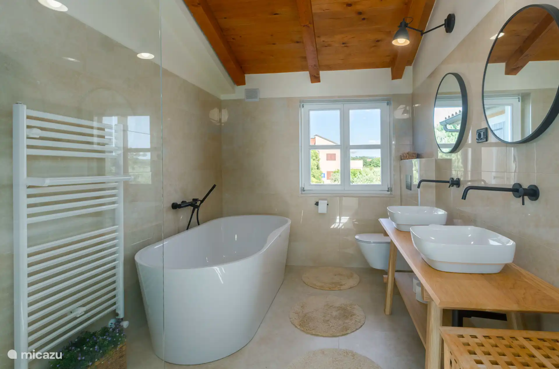 Modernes Badezimmer