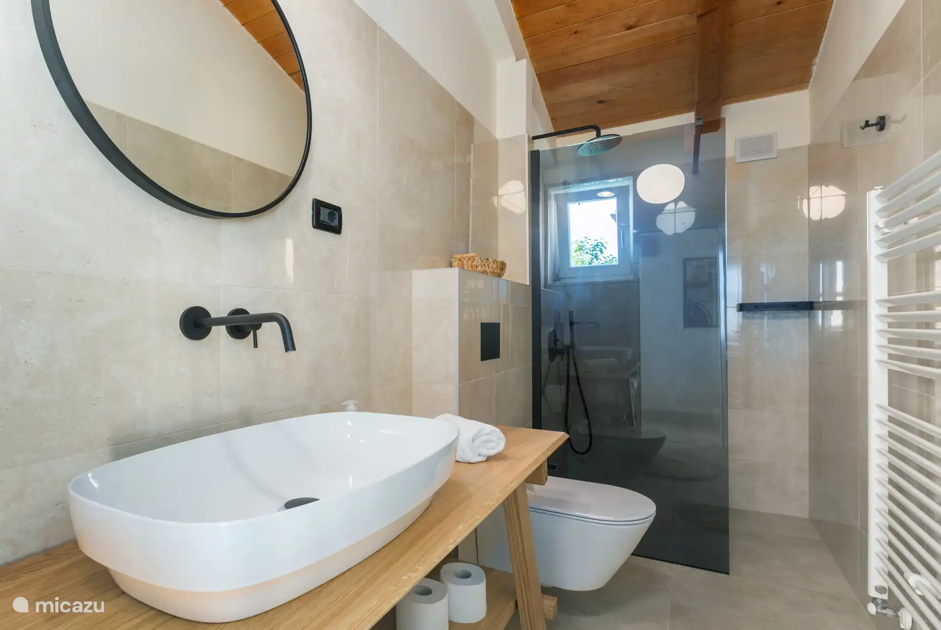 Modernes Badezimmer