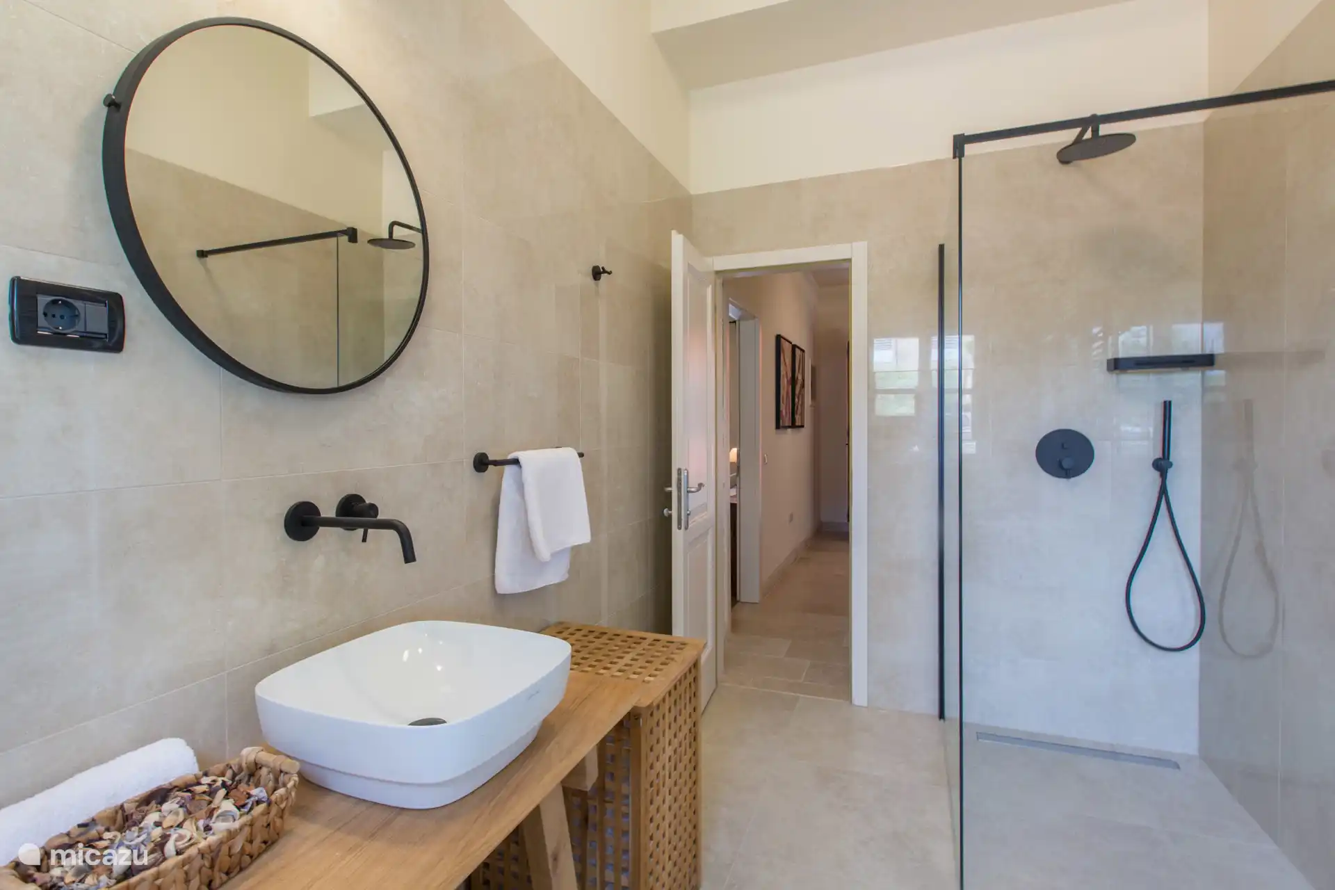 Modernes Badezimmer
