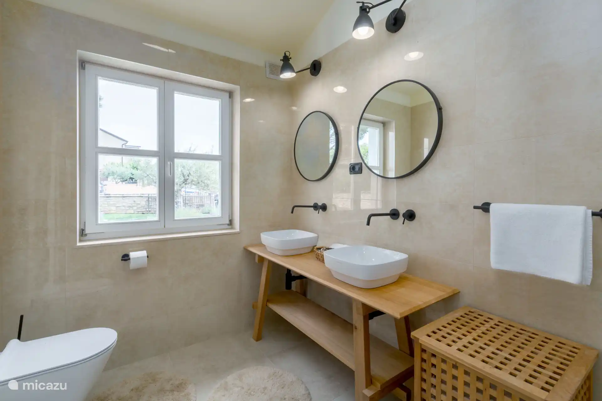 Modernes Badezimmer
