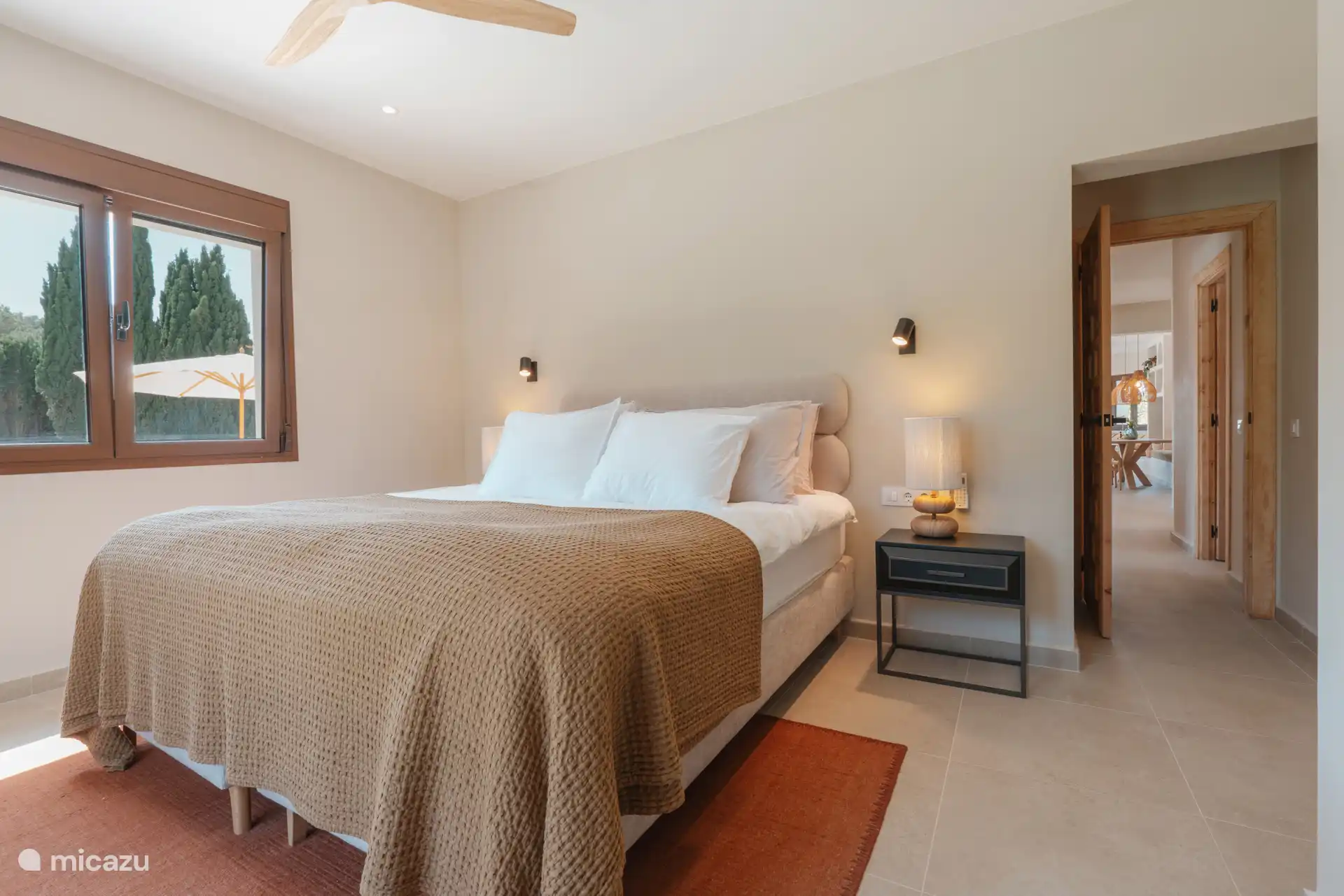 Chambre parentale attrayante / lits d’hôtel haut de gamme / Taille 200/220