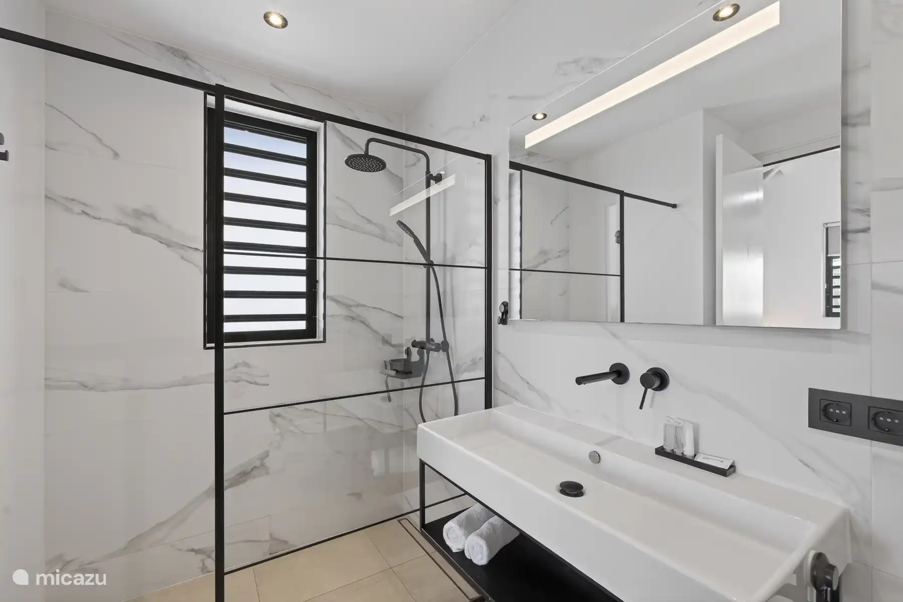 Licht en moderne badkamer