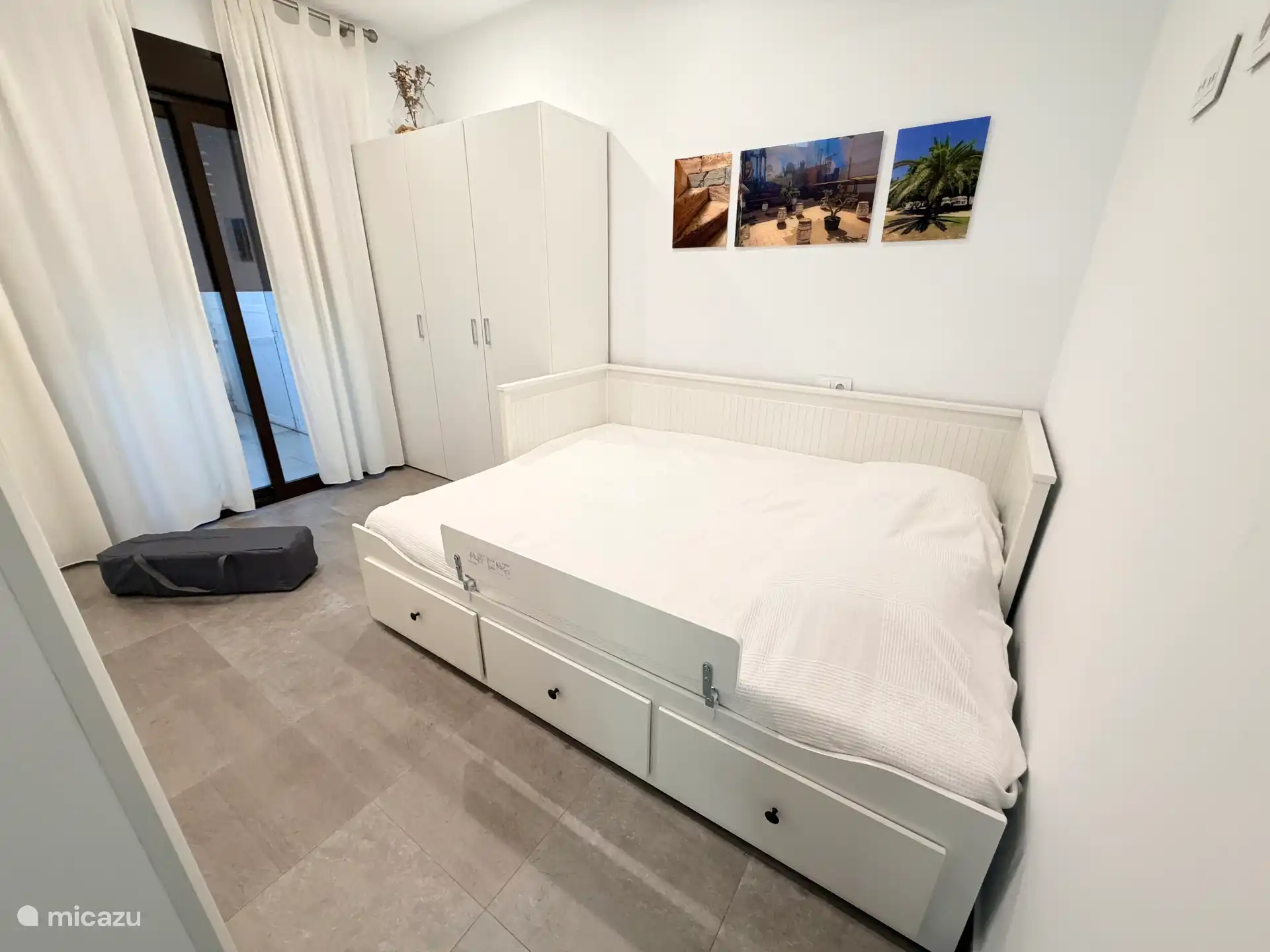 Slaapkamer 3 met uitschuifbaar tweepersoonsbed en voorzieningen voor kinderen 