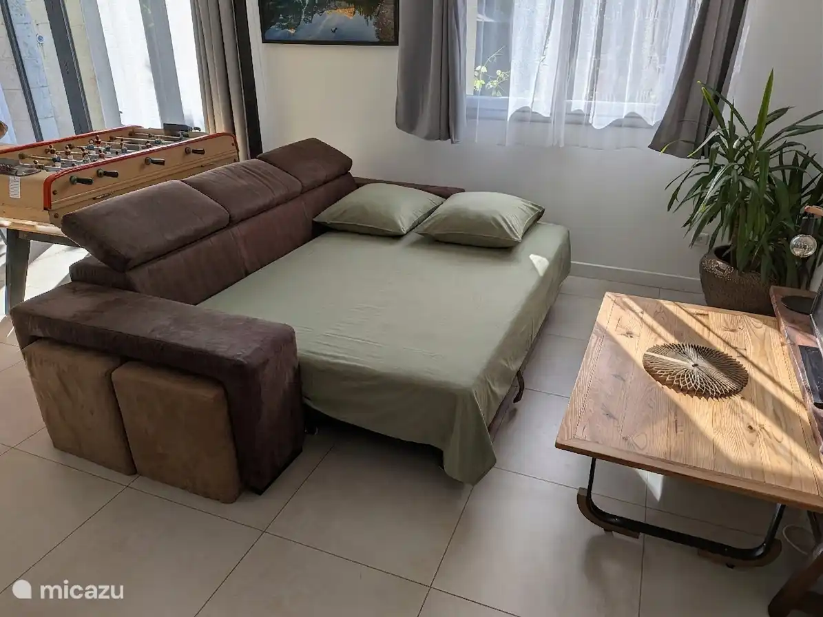 Convertible sofa bed 140x190 cm
