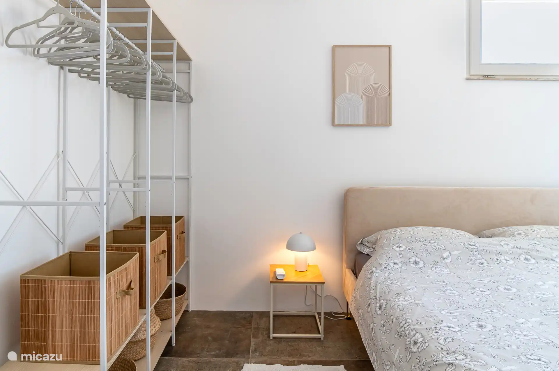Boutique inrichting met veel aandacht voor de keuze van ieder stuk inrichting.